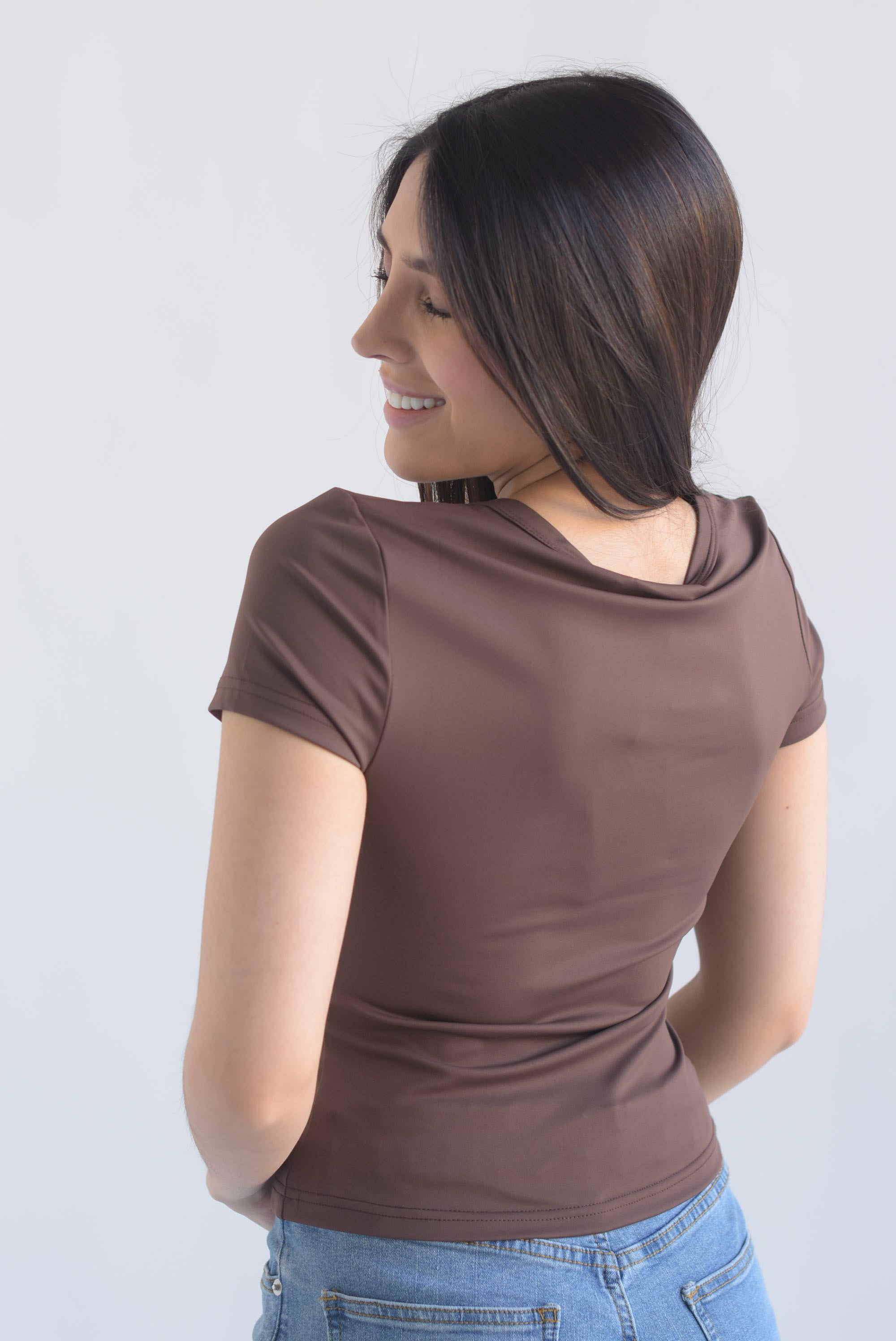 Top manga corta cuello V licra