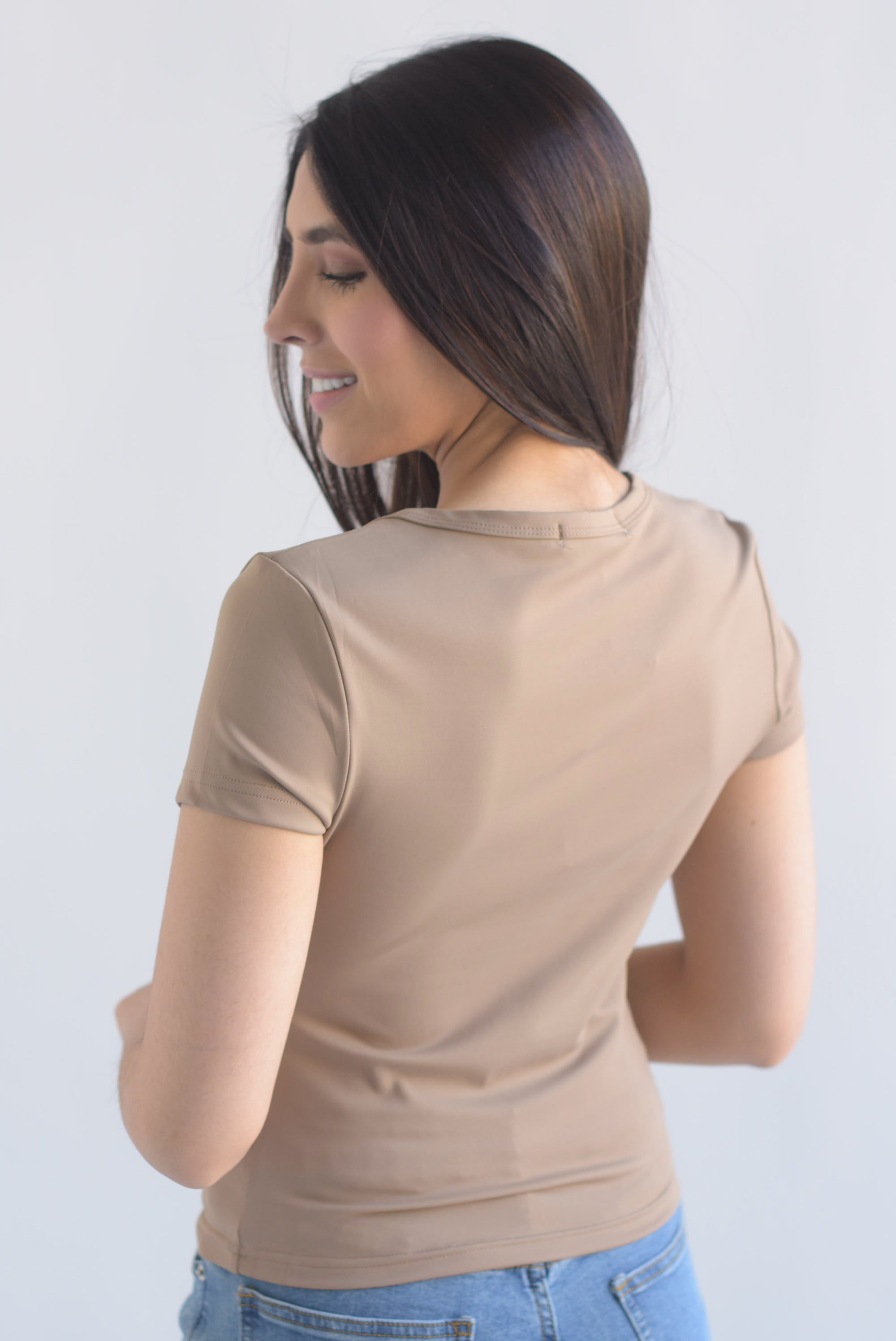 Top manga corta cuello V licra