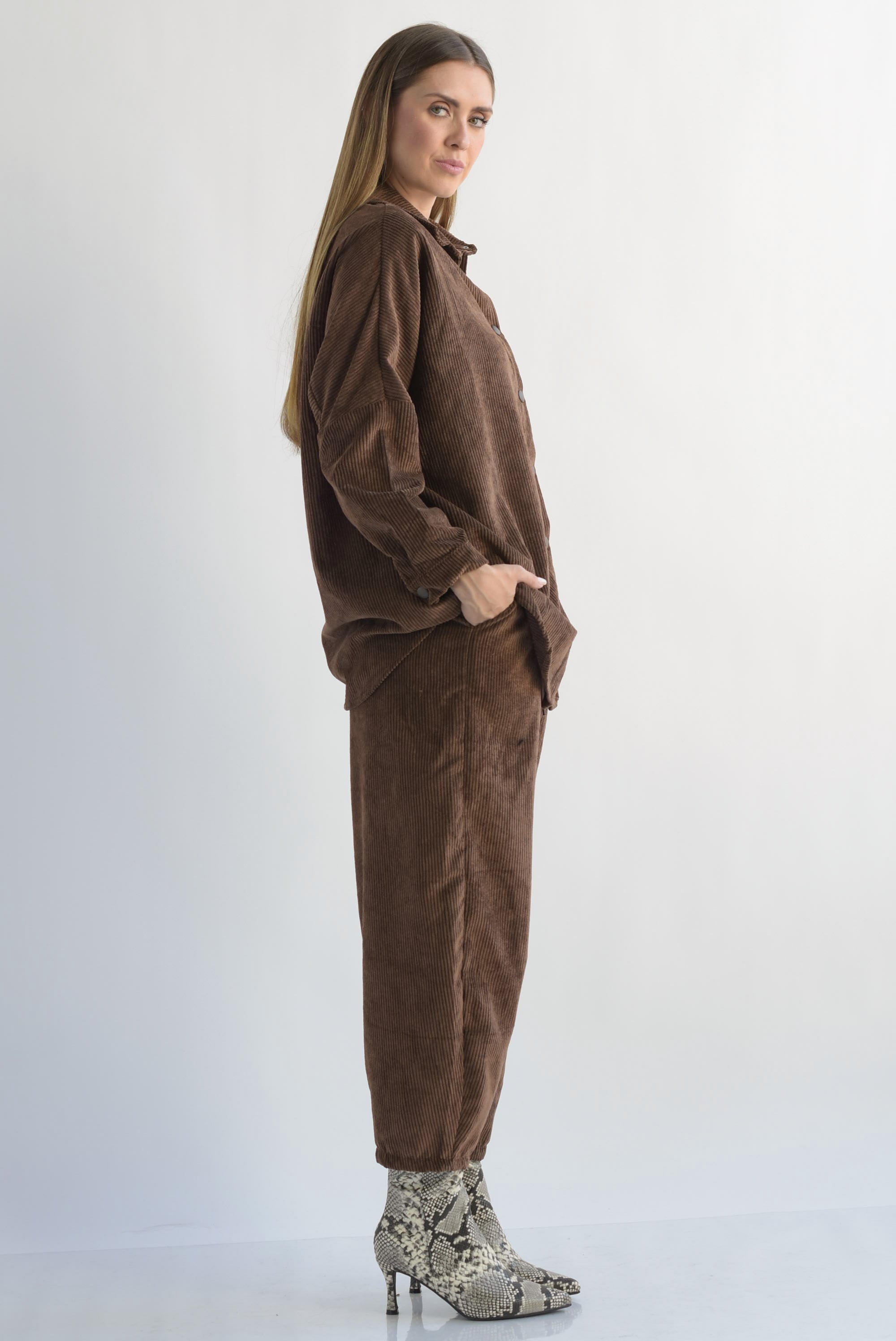 Set Pantalón barrel y Shacket pana Café