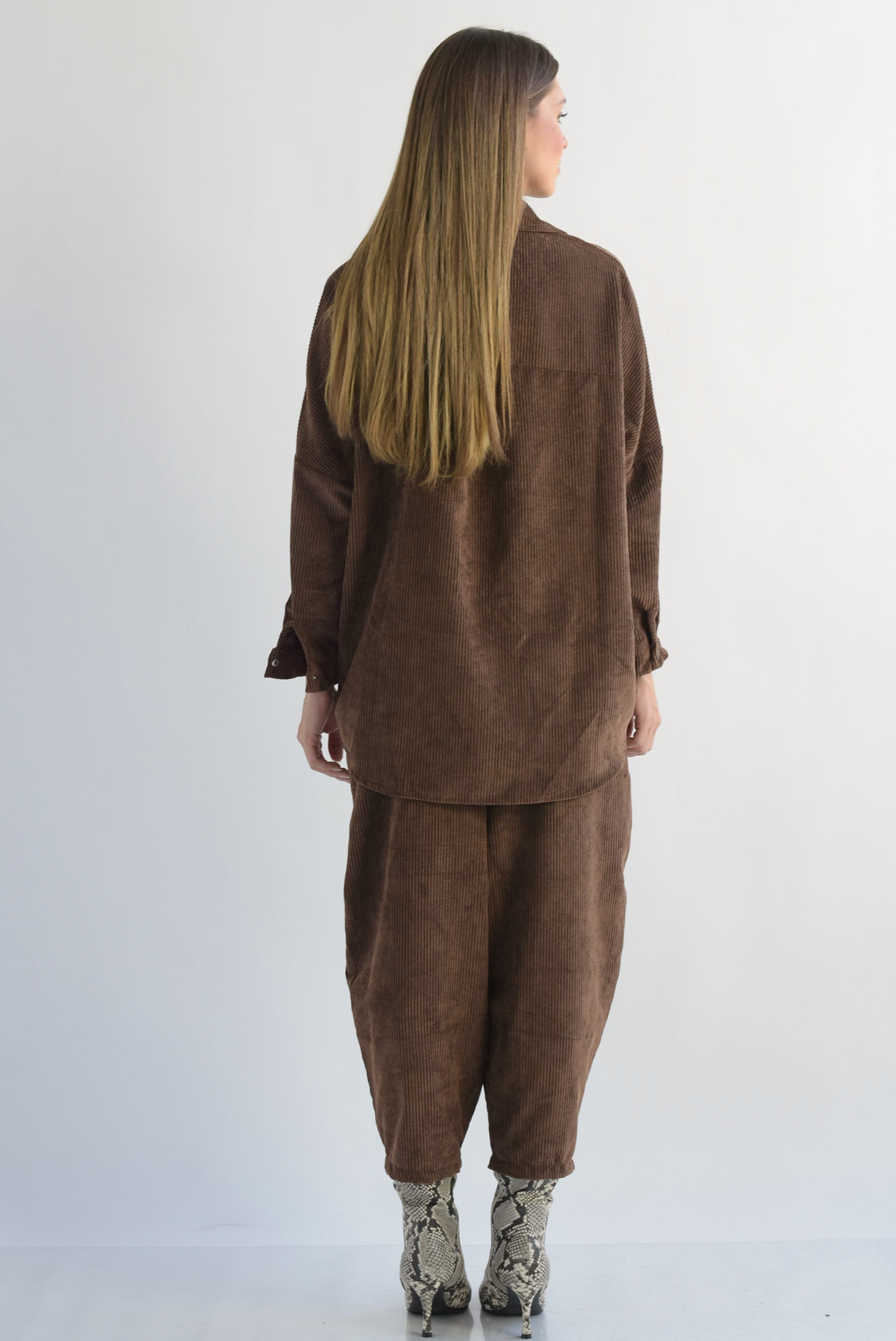 Set Pantalón barrel y Shacket pana Café