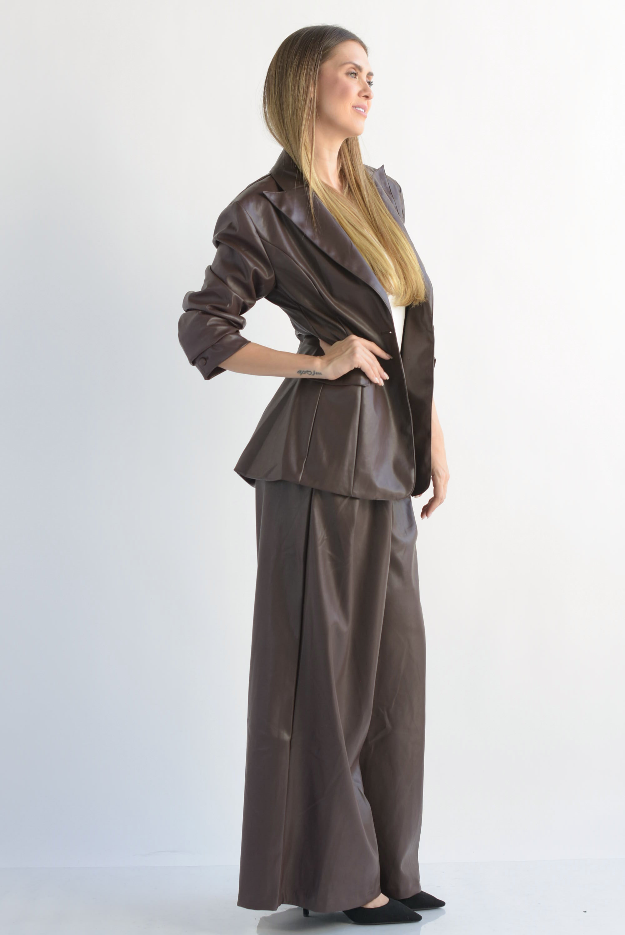 Set Pantalón súper wide y Blazer vinipiel Espresso