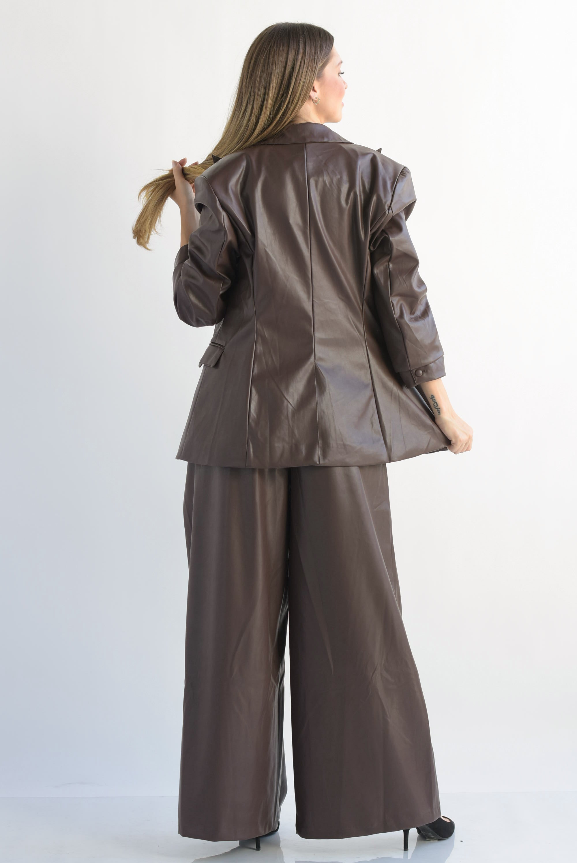 Set Pantalón súper wide y Blazer vinipiel Espresso