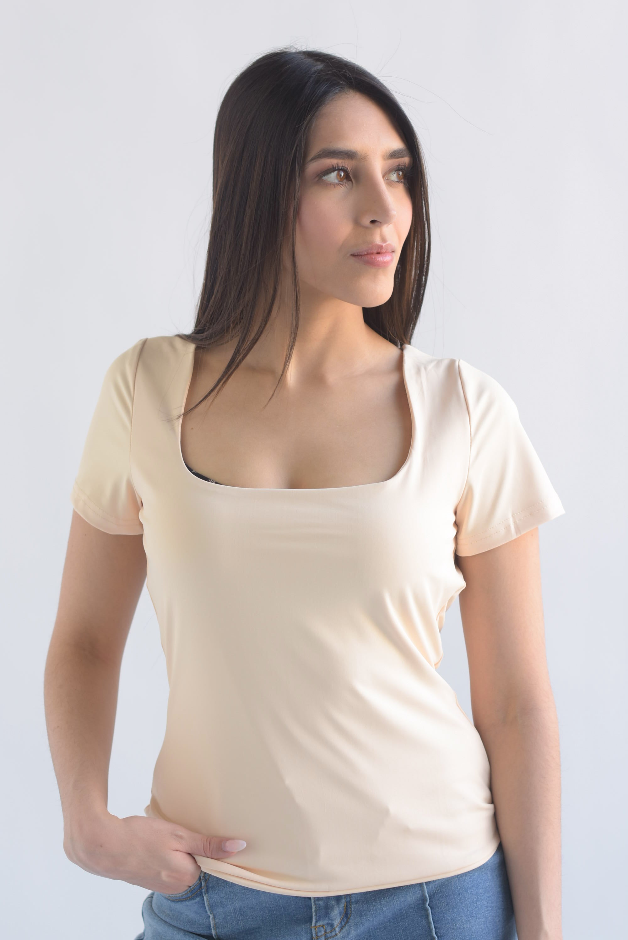 Top largo manga corta cuello cuadrado licra