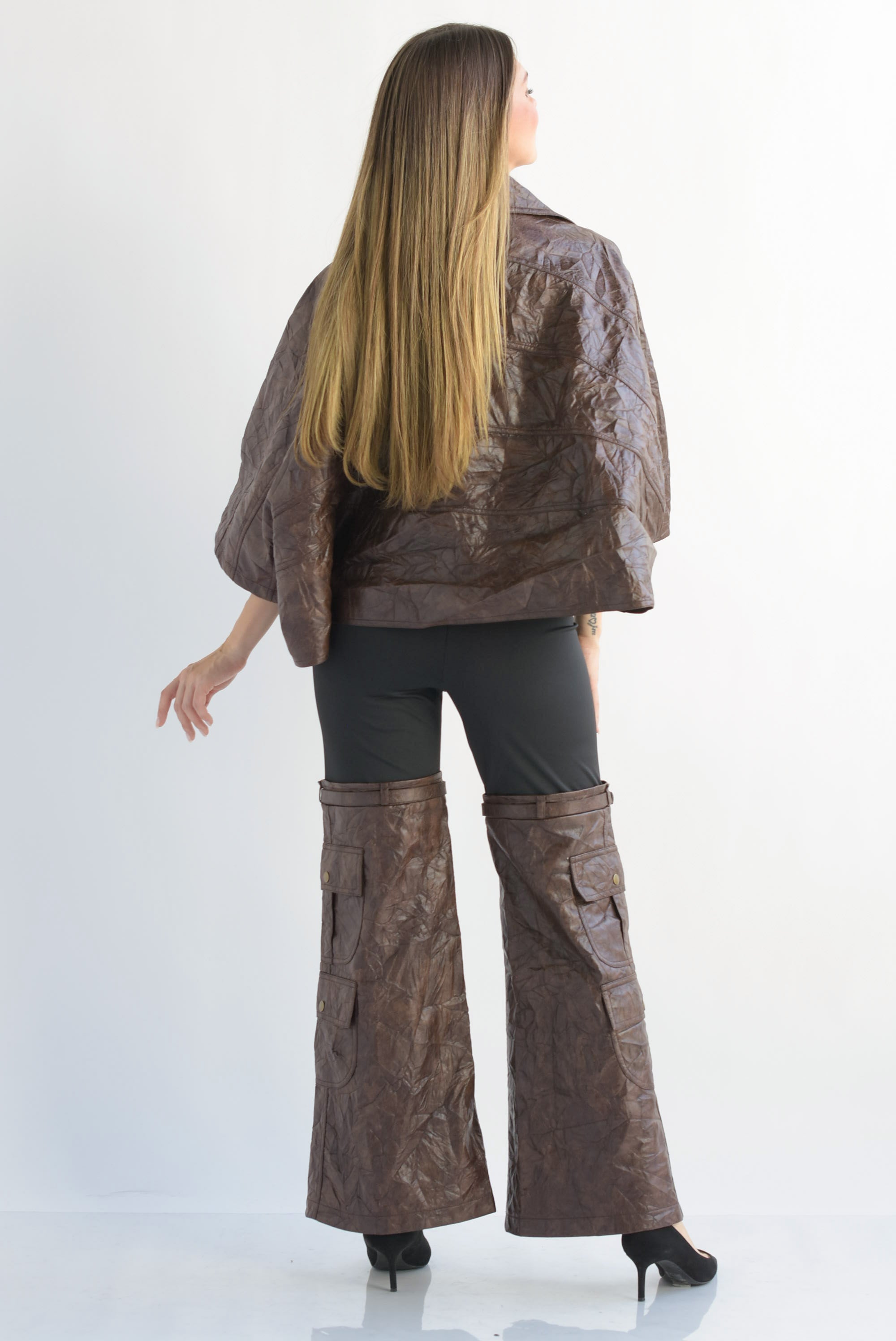 Set Pantalón y Capa vinipiel corrugado Espresso