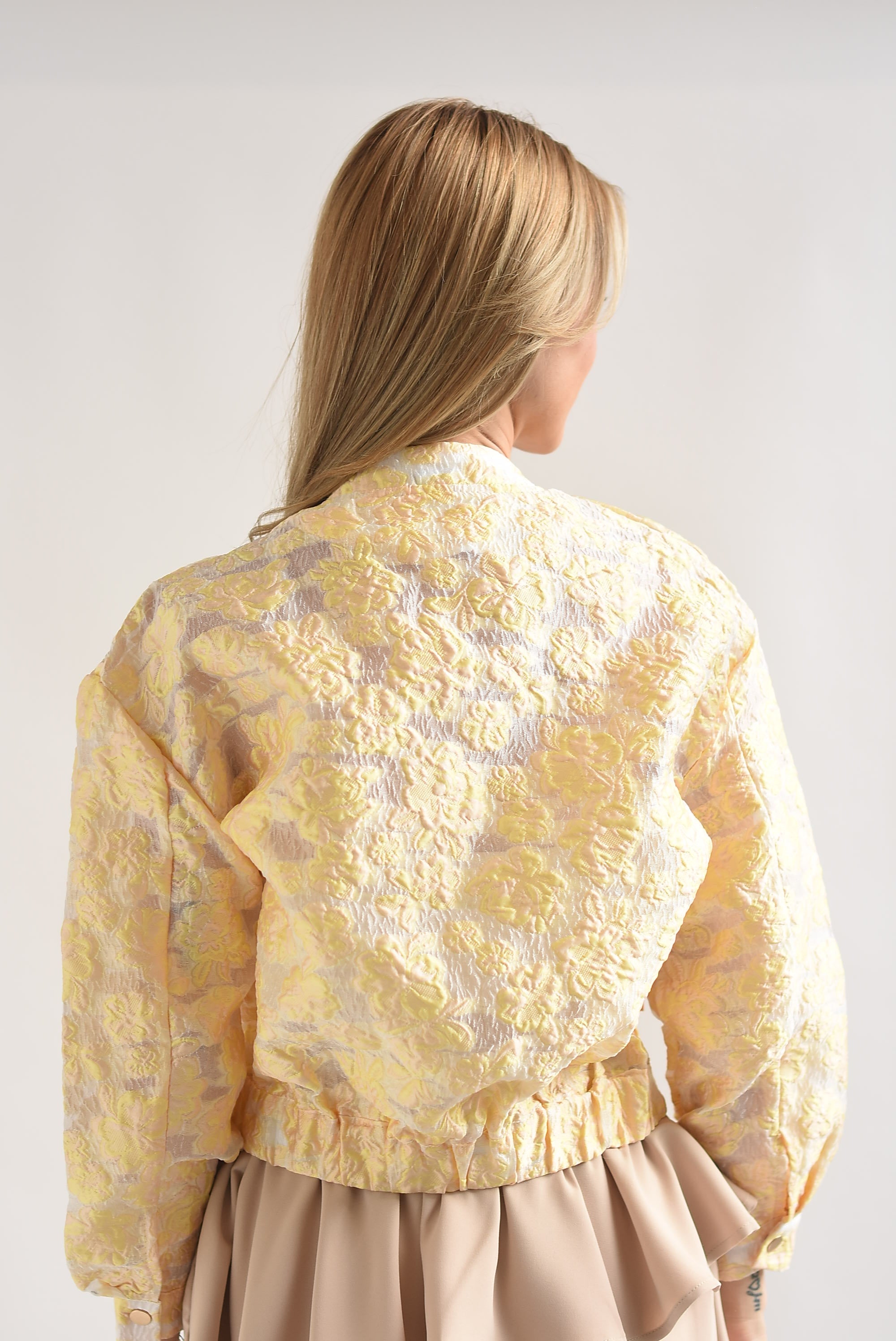 Chamarra bomber flores tapiz