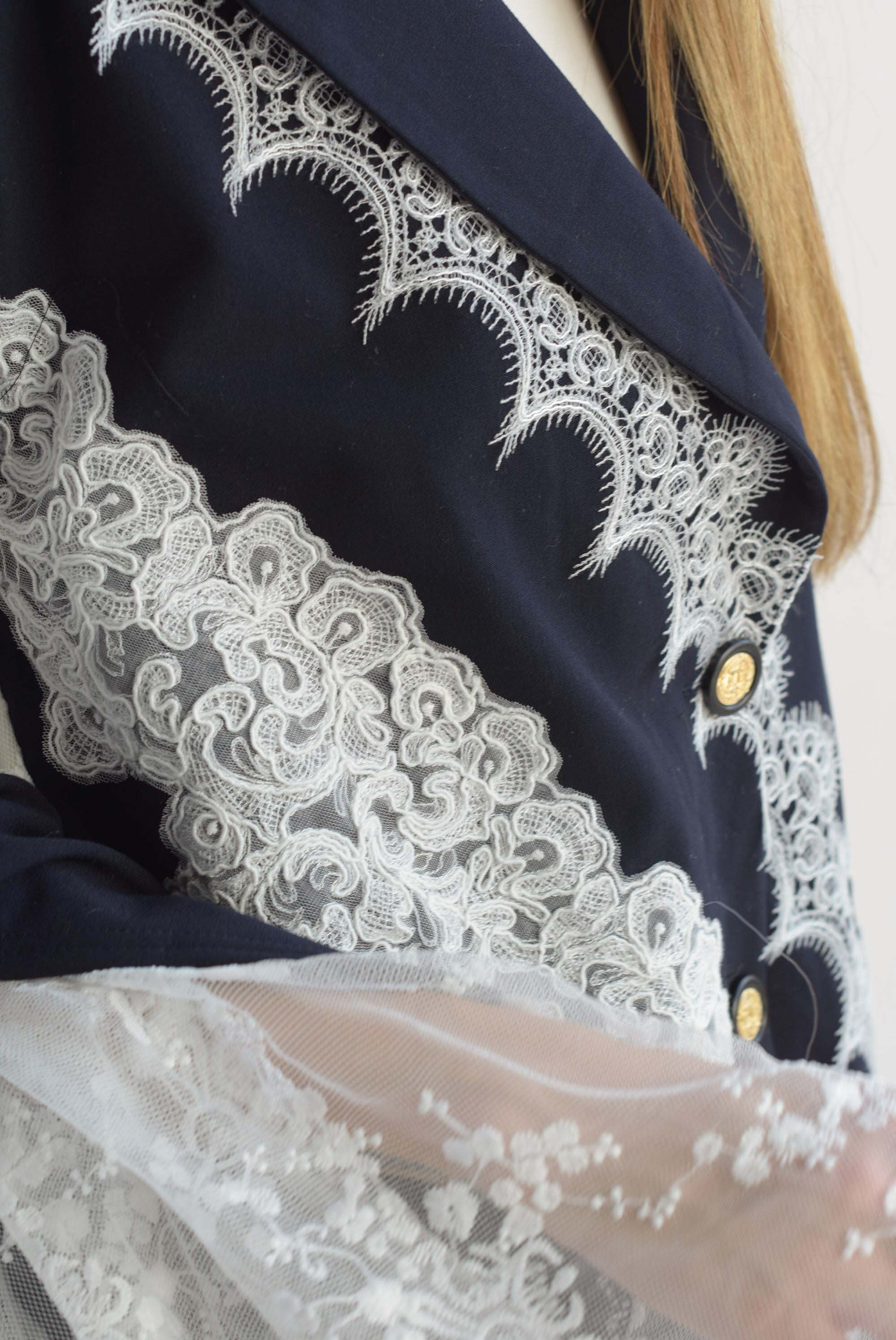 Blazer bordado forro encaje Azul Marino