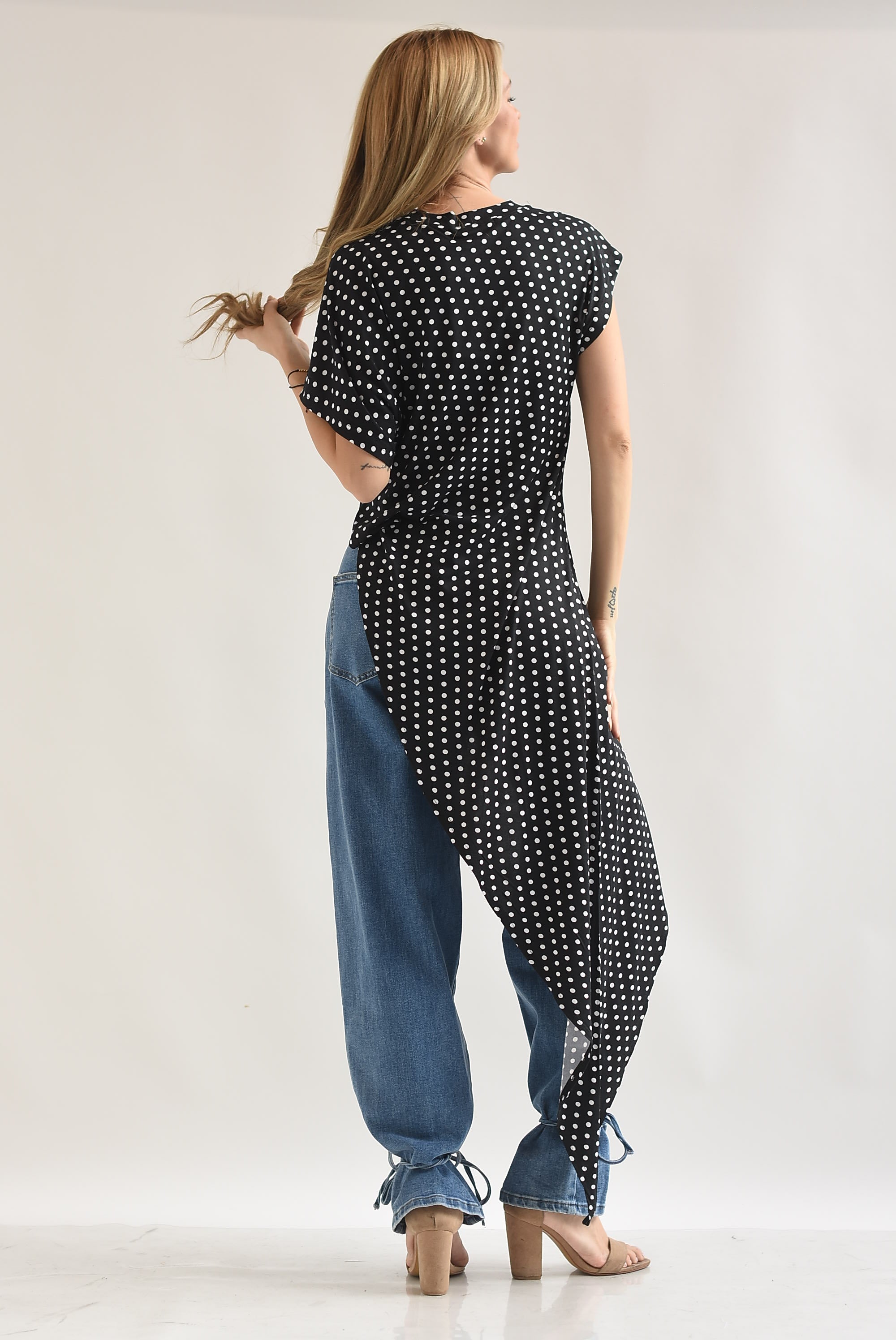 Maxi T-Shirt asimétrica polka dots