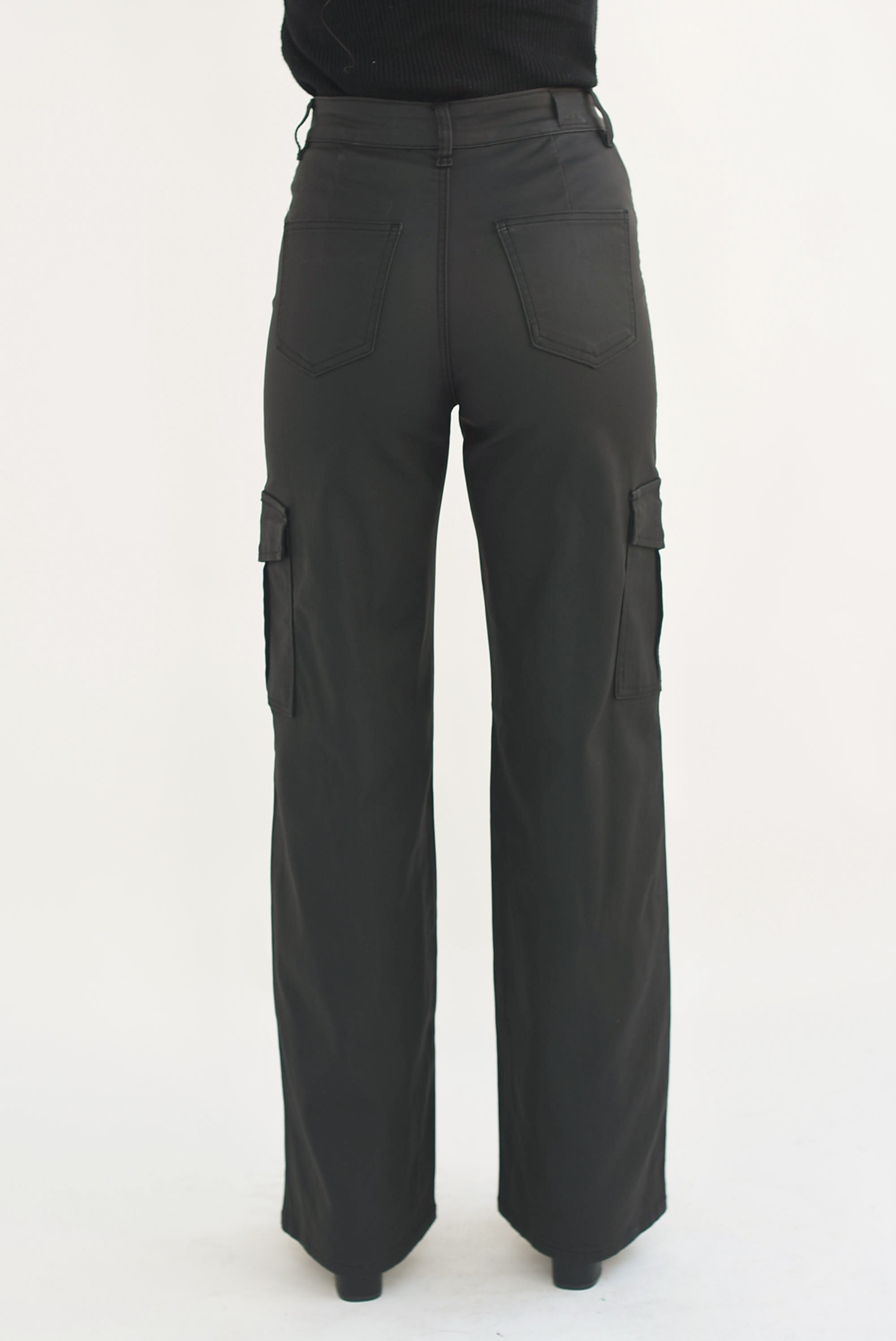 Pantalón cargo vinipiel Mate Negro