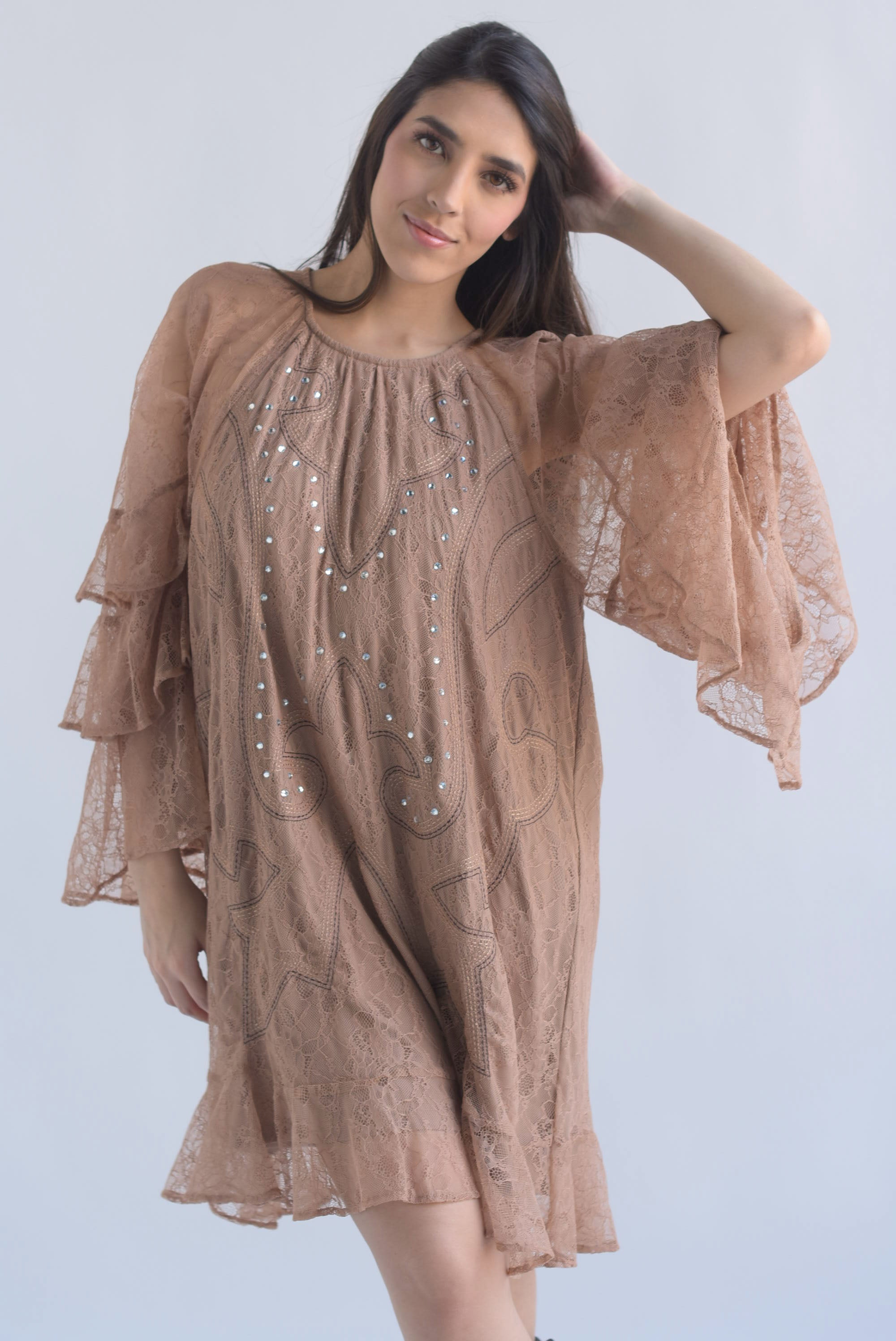 Vestido encaje manga olanes brillos