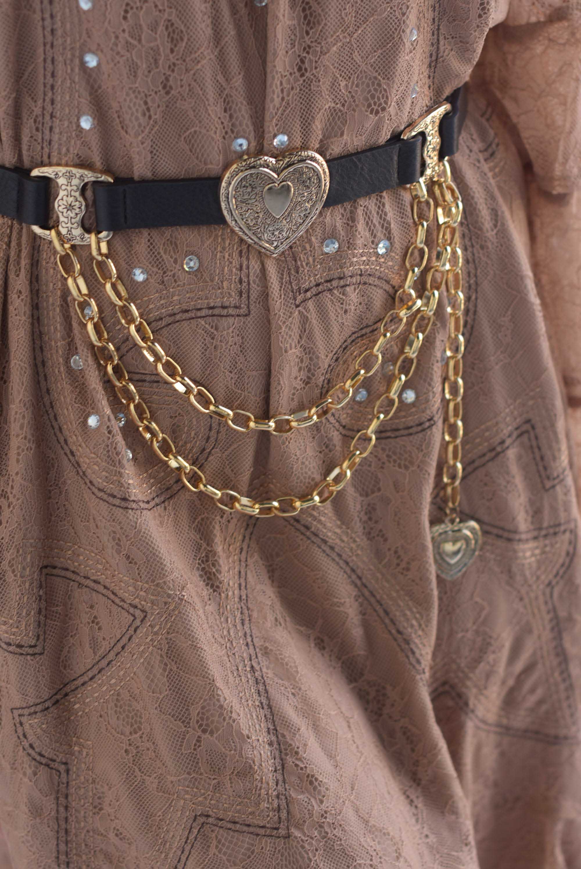 Cinturón vinipiel corazones y cadena