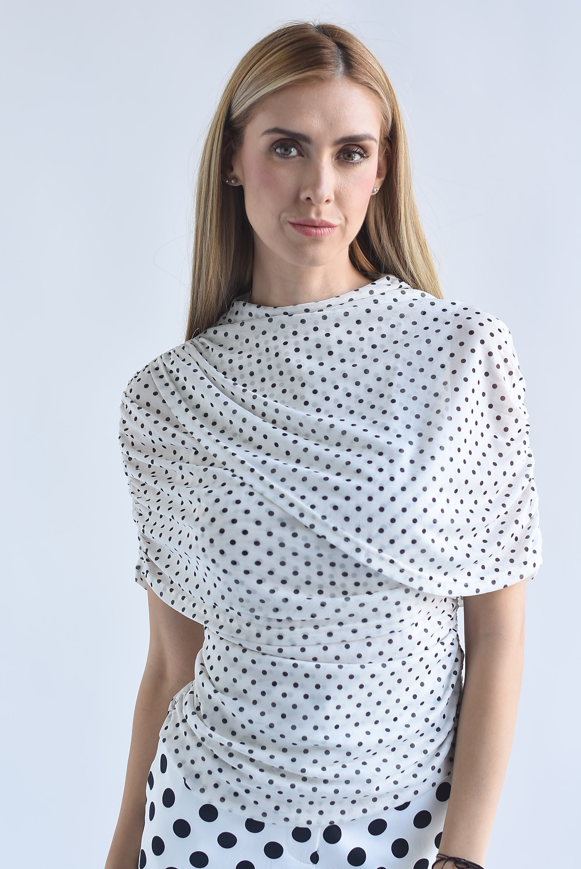 Blusa mesh capa polka dots
