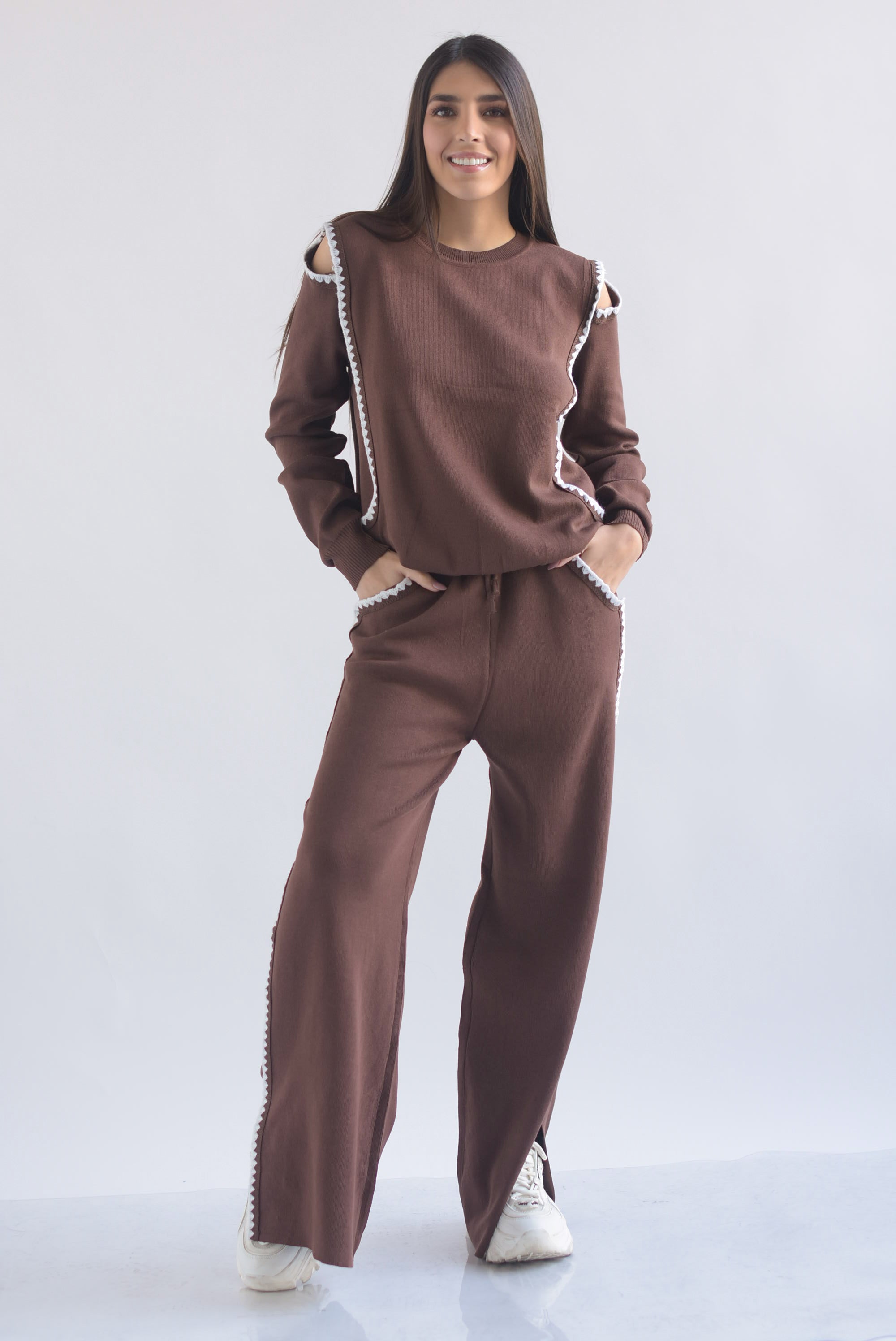 Set Pantalón y Sweater filo bordado