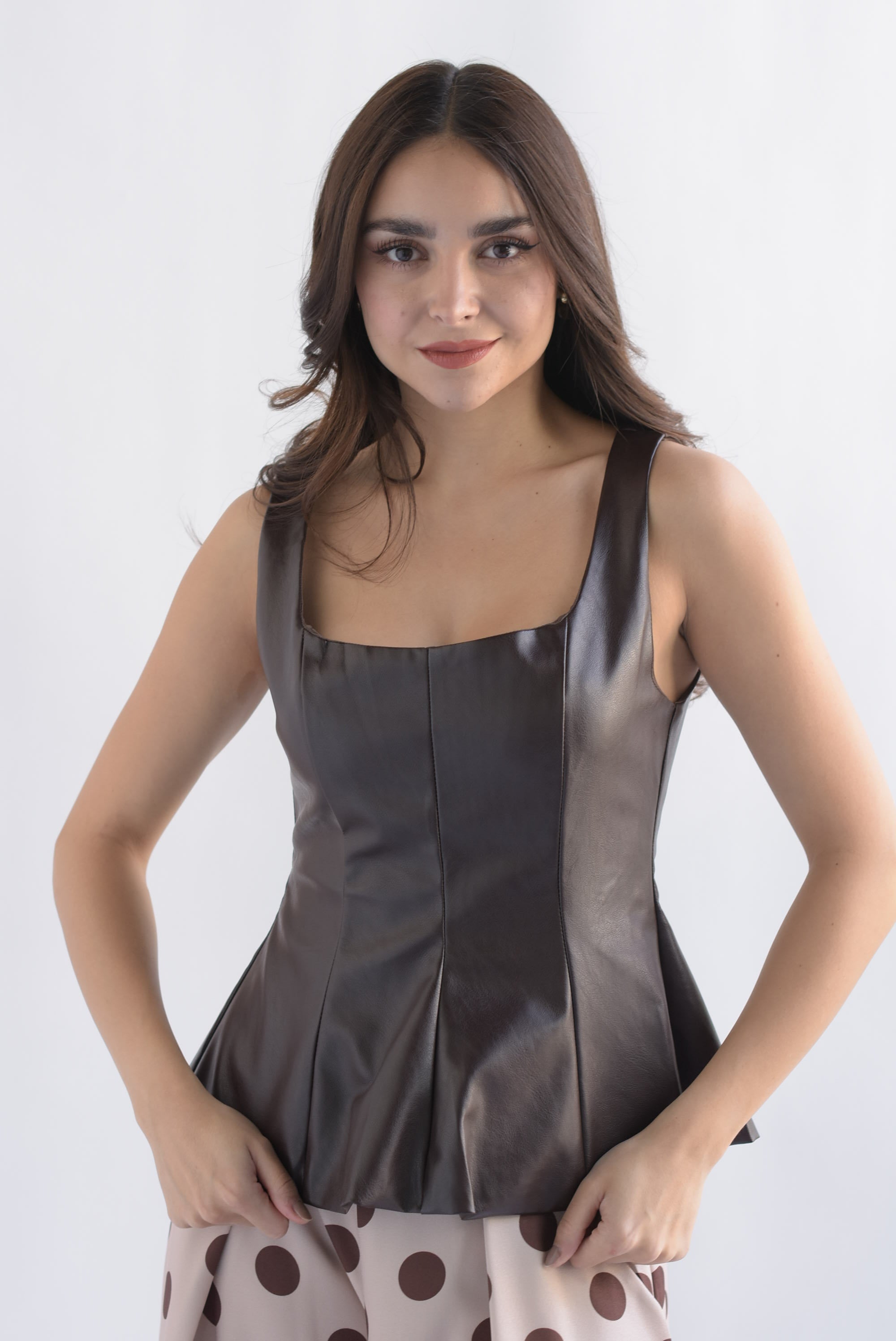 Blusa peplum cuello cuadro vinipiel Espresso