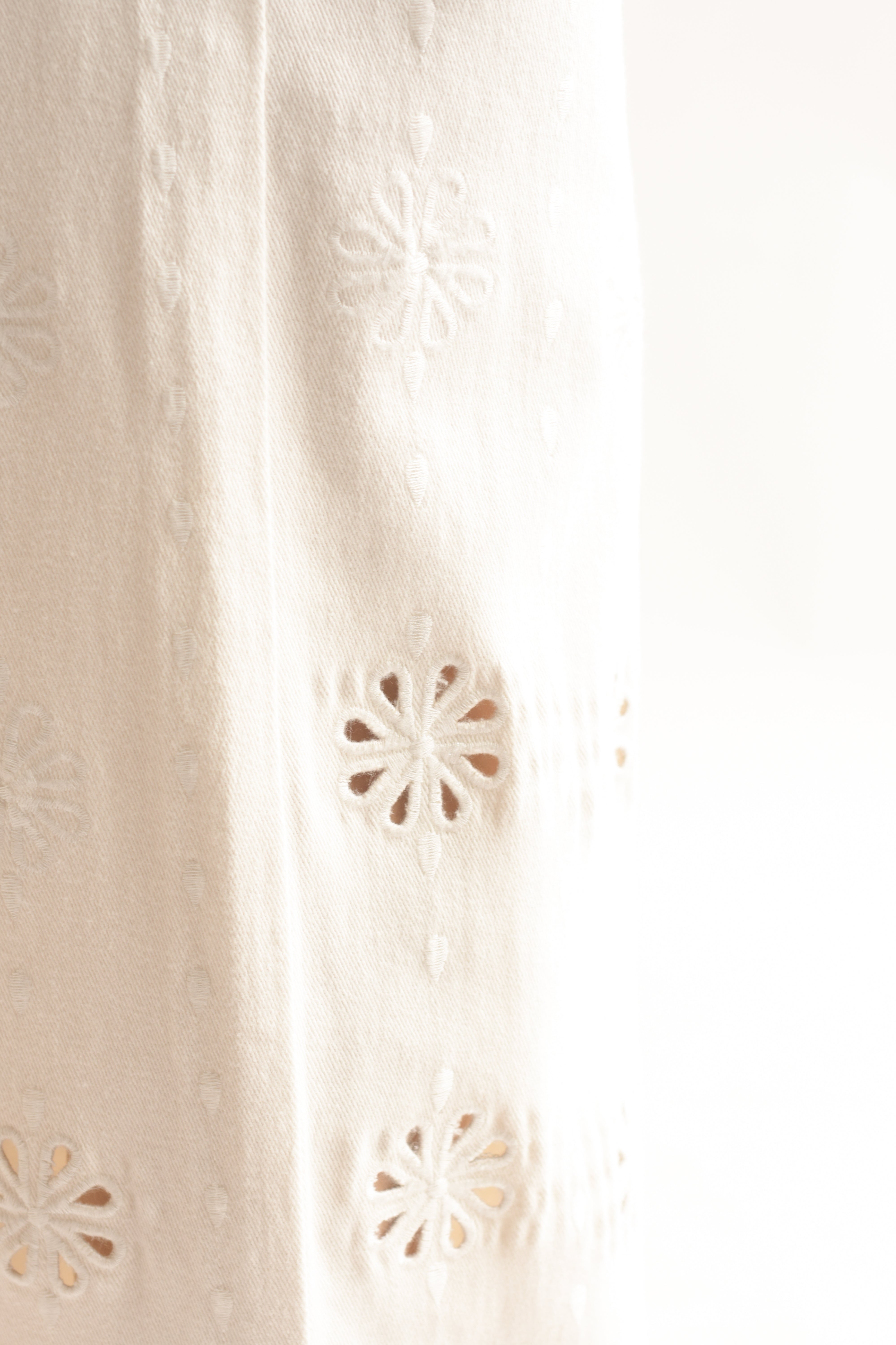 Jeans flores caladas Blanco