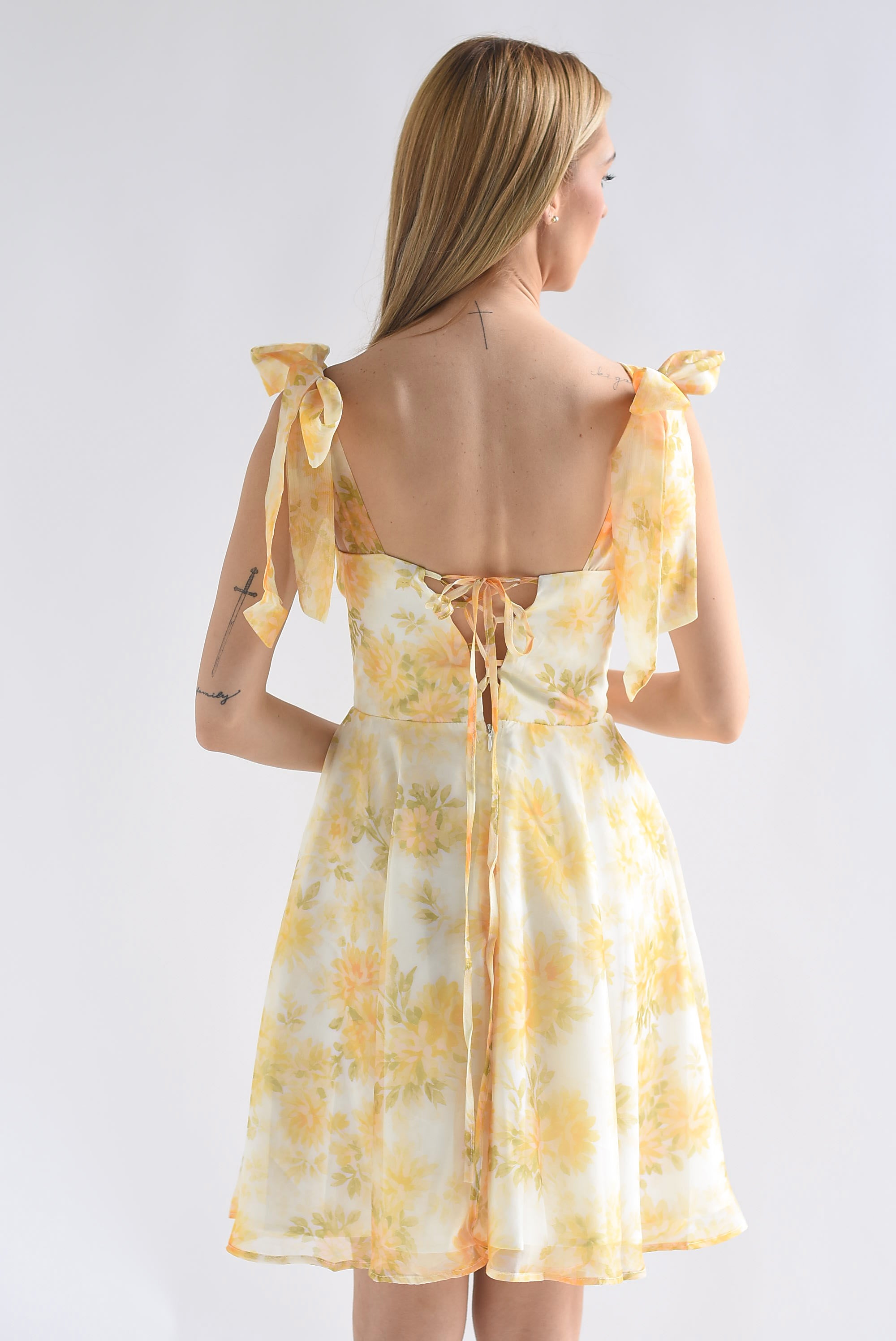 Vestido tirante lazo flores