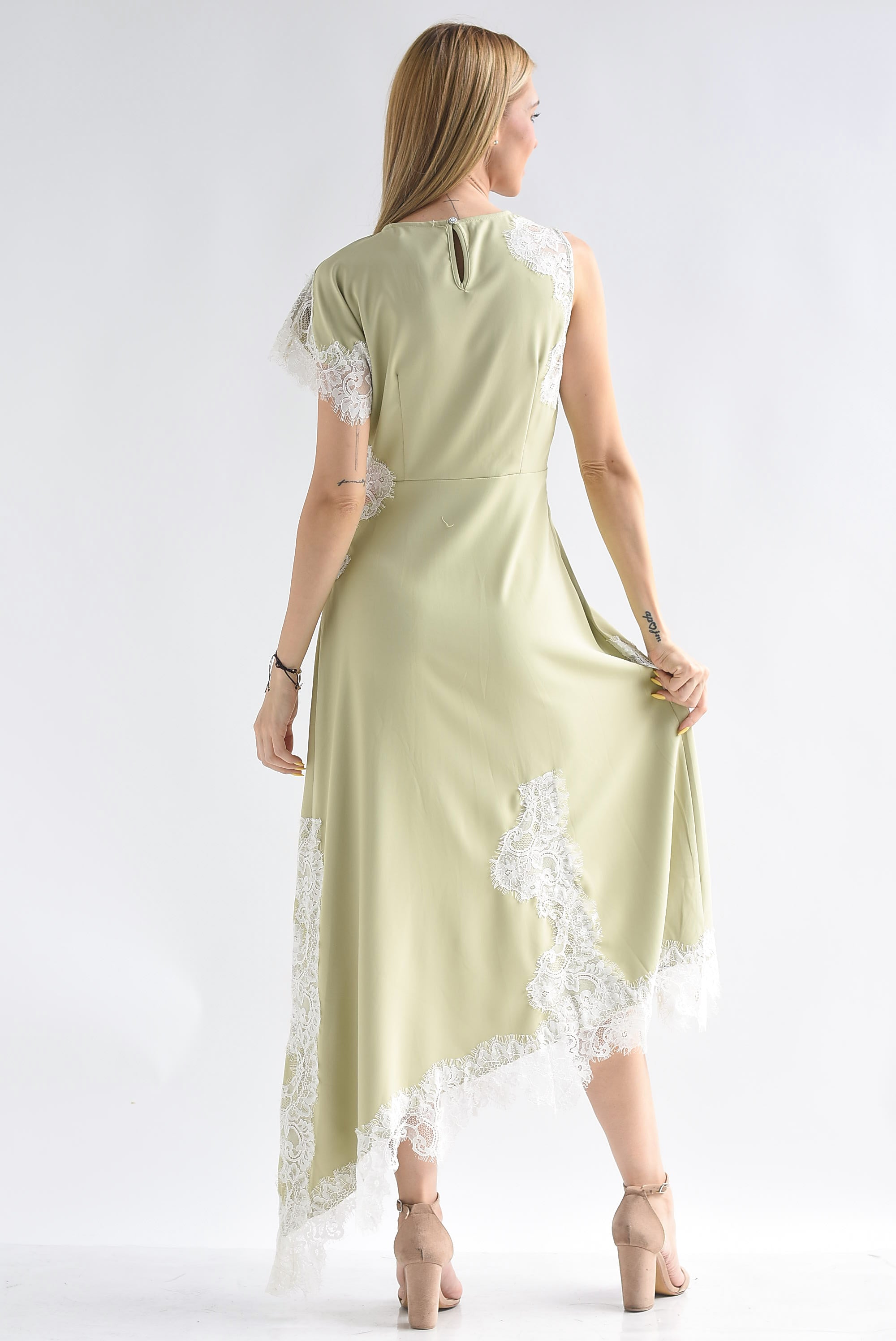 Vestido lencero asimétrico encaje