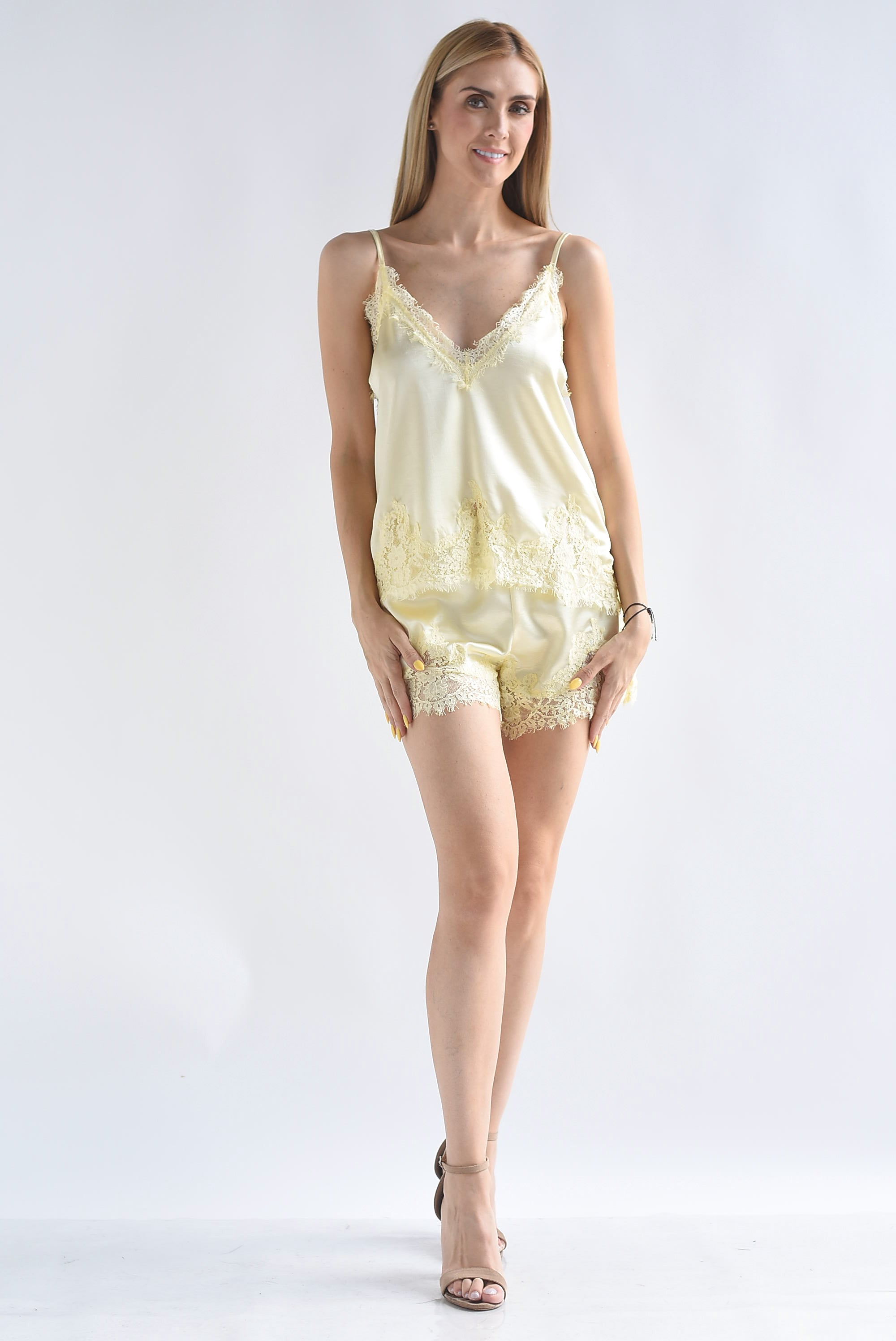Set Short y Top lencero con encaje
