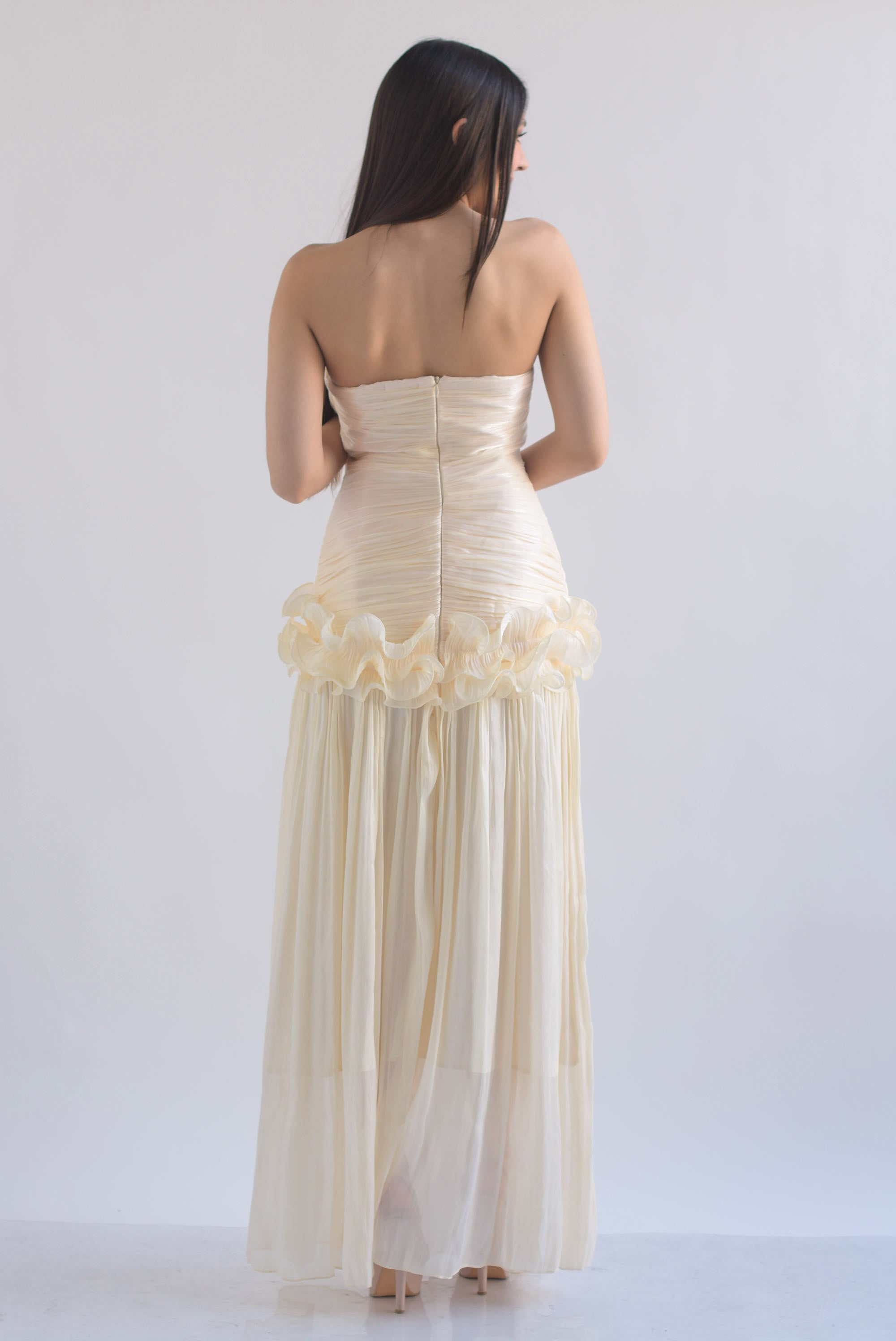 Vestido strapless drapeado olanes cadera