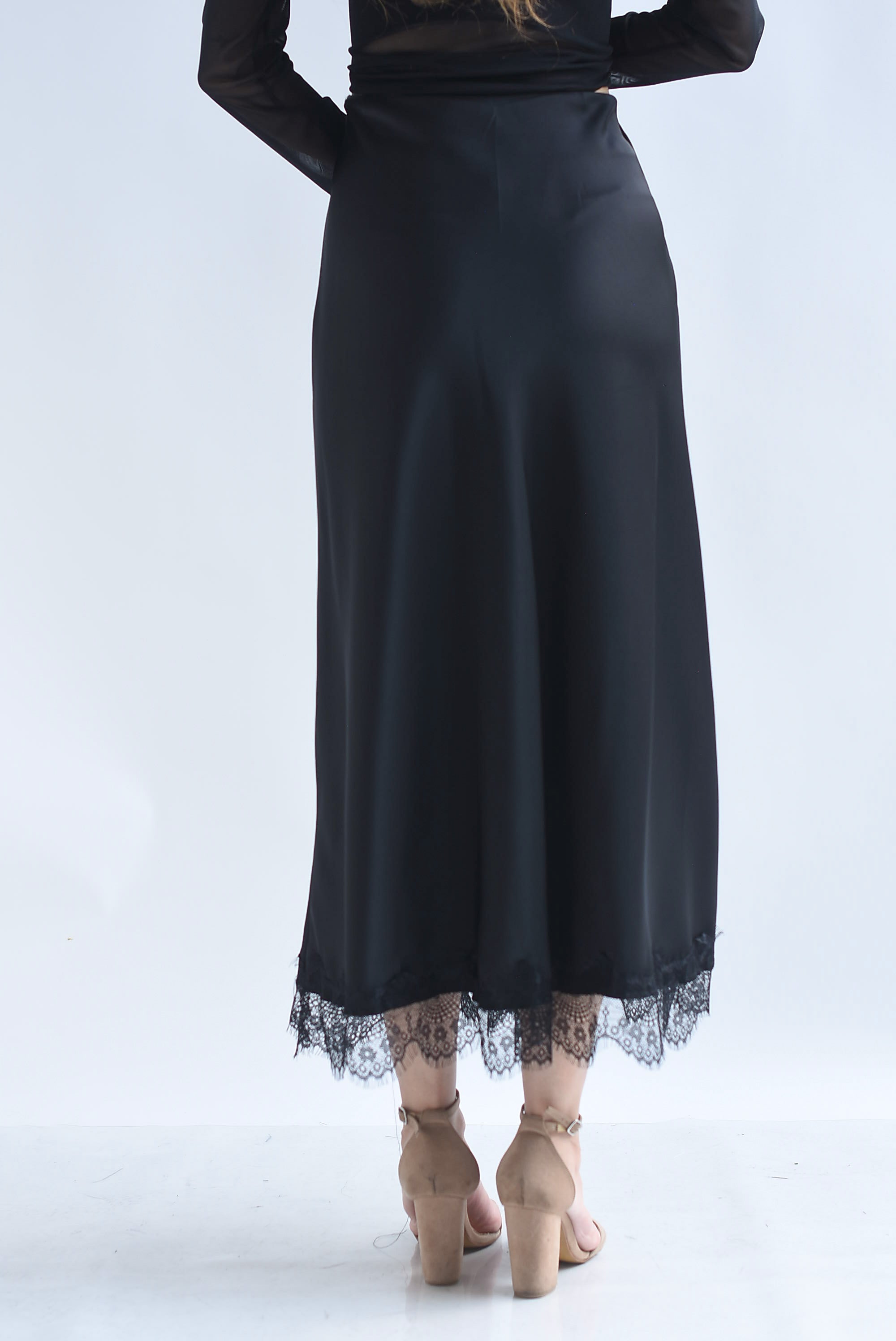 Falda midi lencera encaje