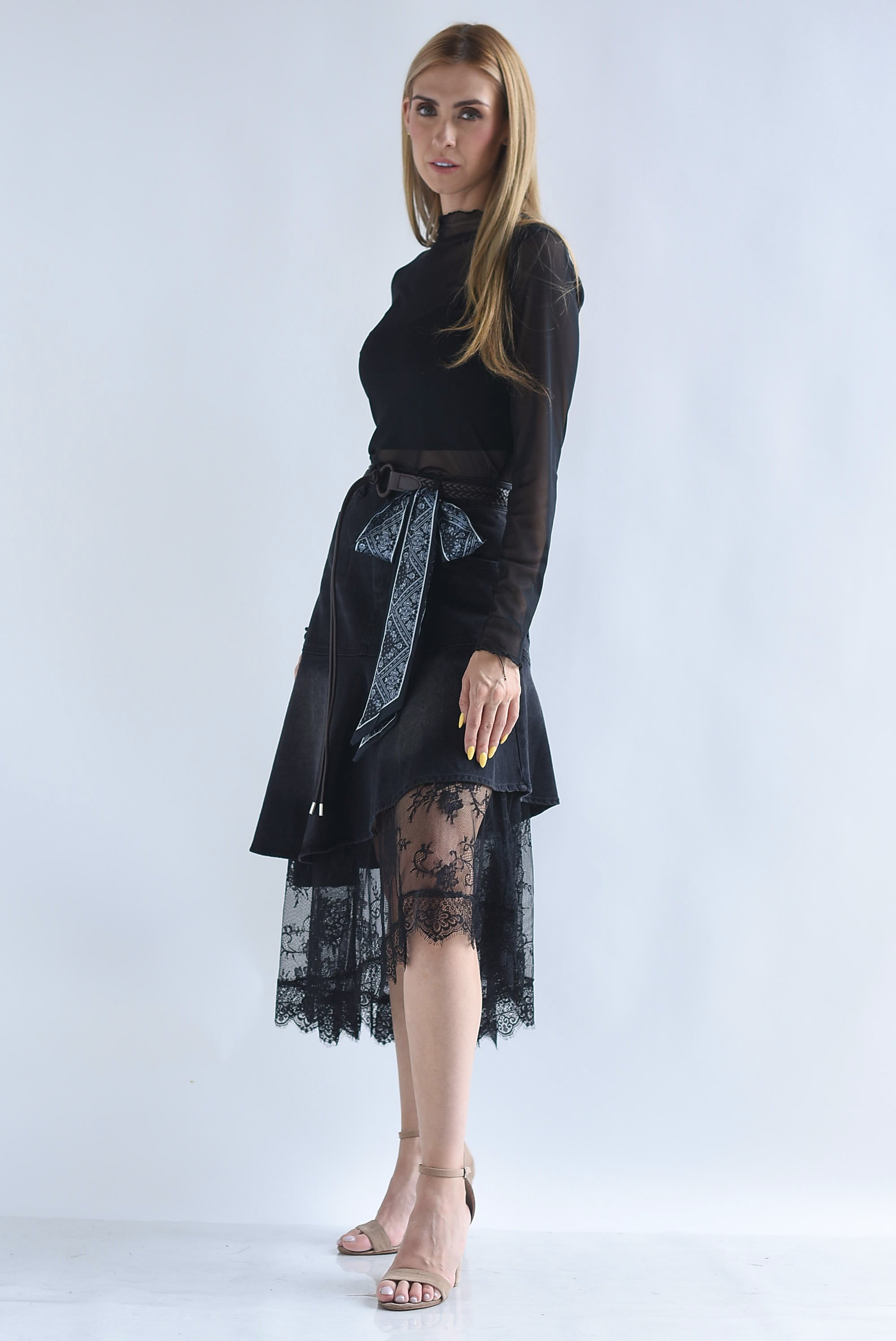 Falda Denim asimétrica con encaje