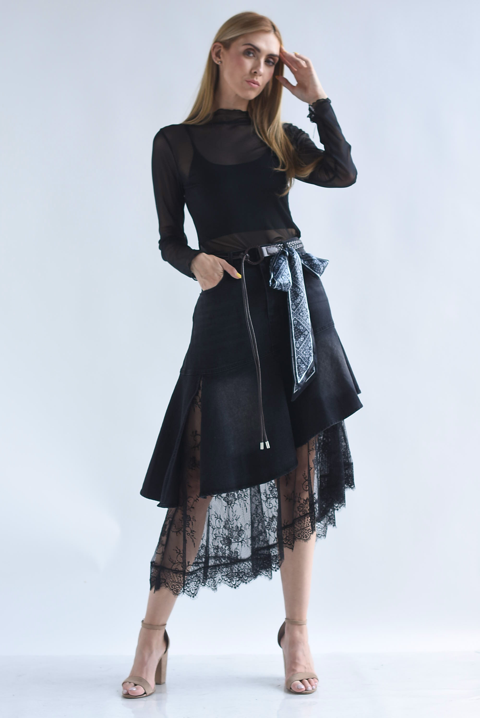 Falda Denim asimétrica con encaje