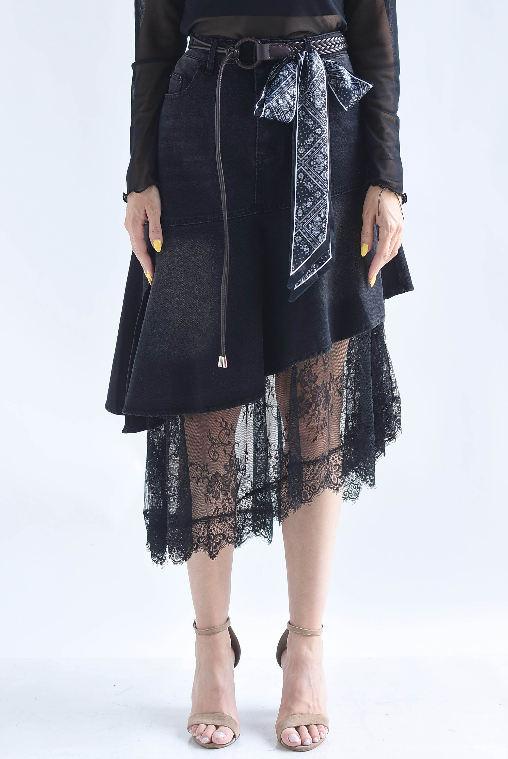 Falda Denim asimétrica con encaje