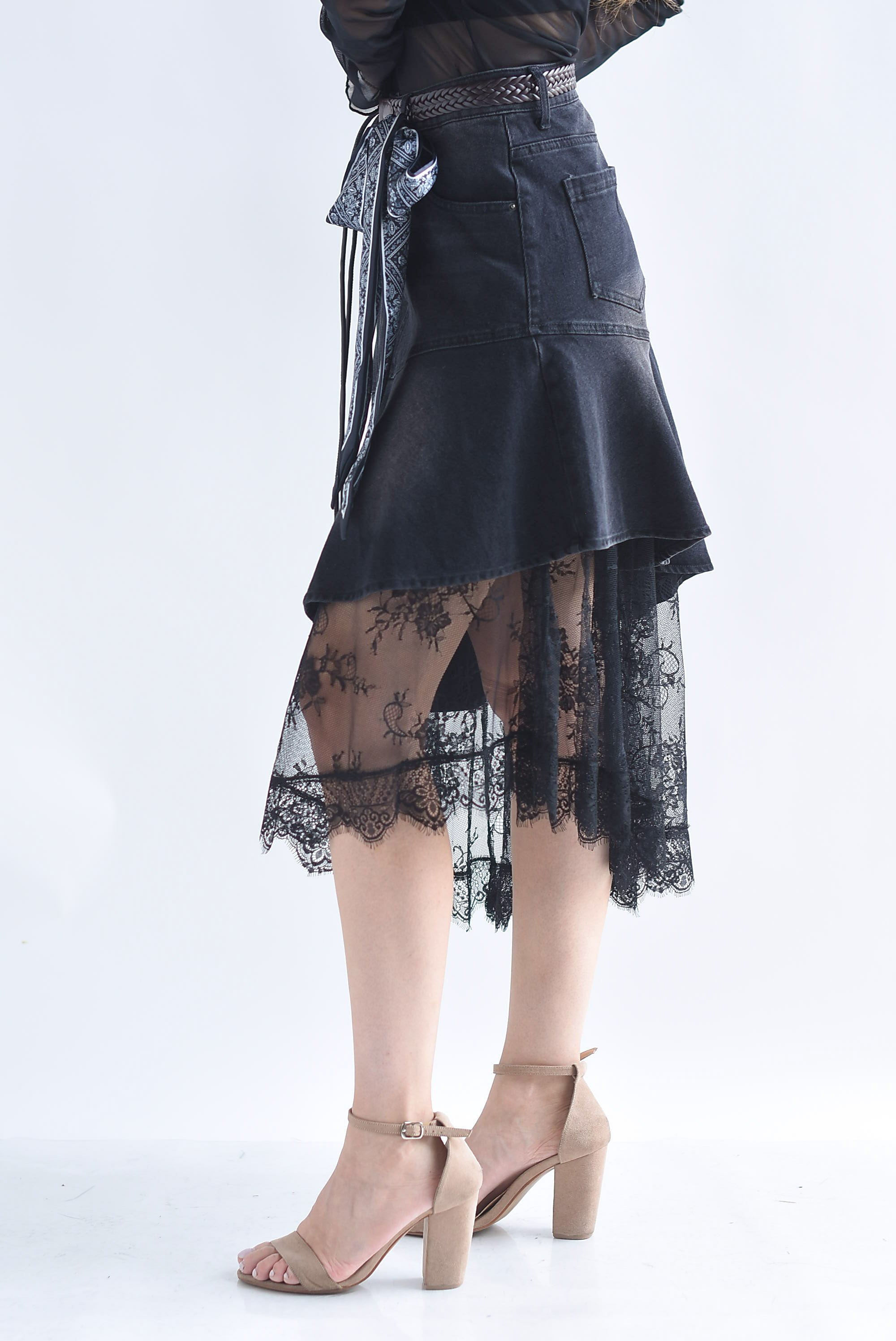 Falda Denim asimétrica con encaje