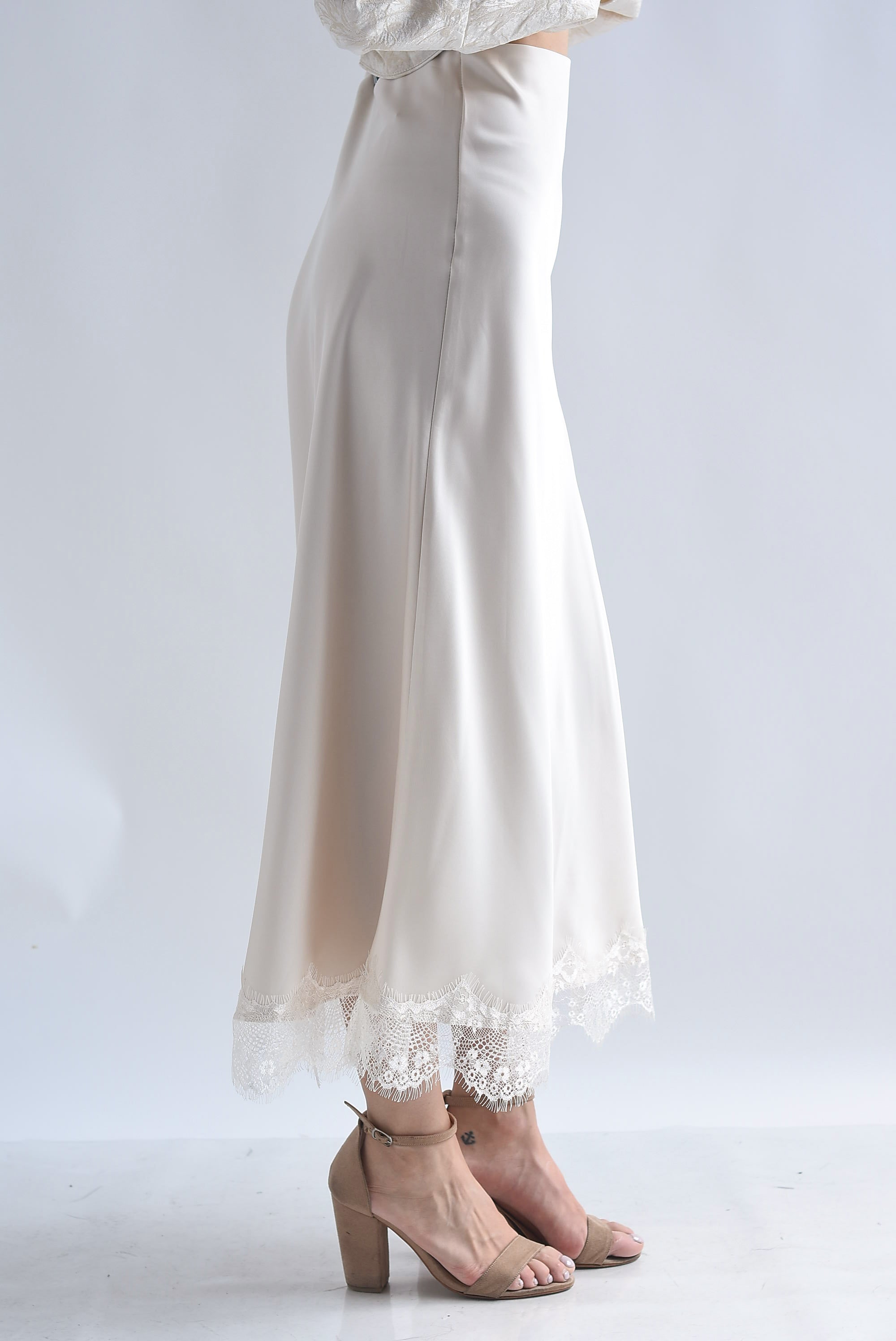 Falda midi lencera encaje