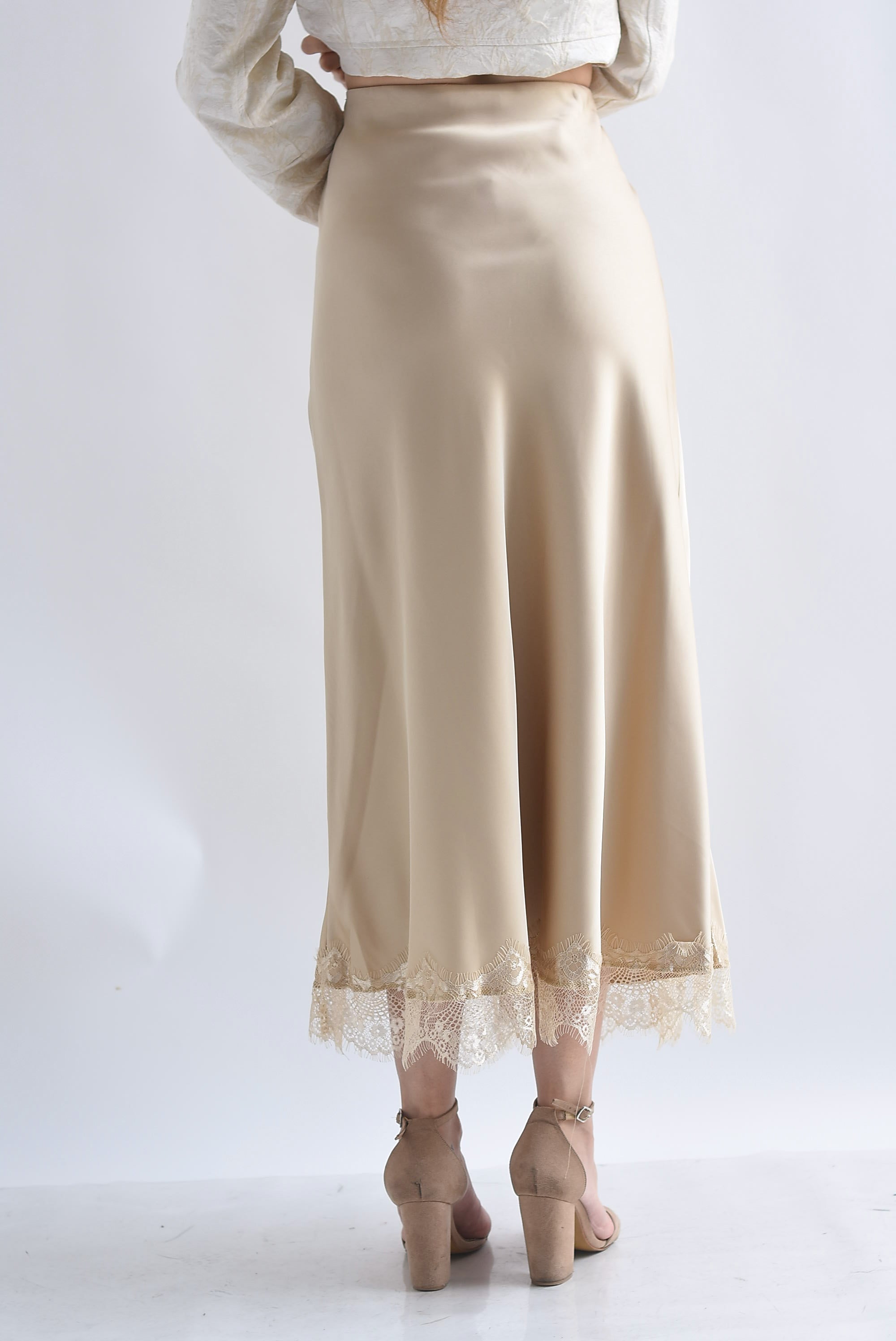 Falda midi lencera encaje