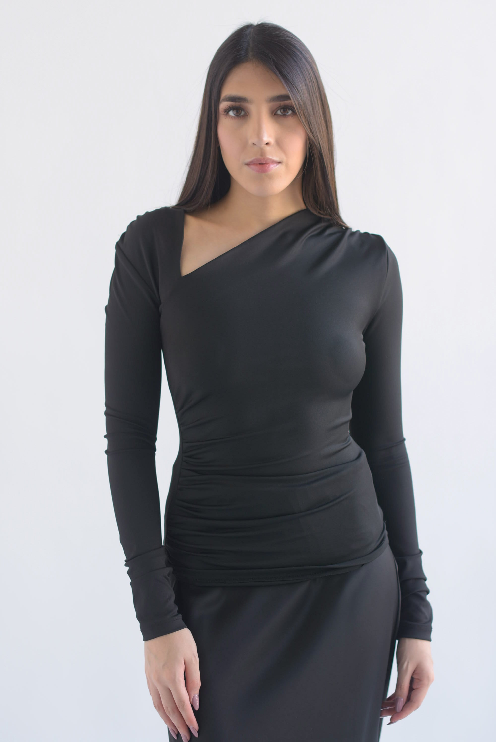 Blusa cuello asimétrico licra