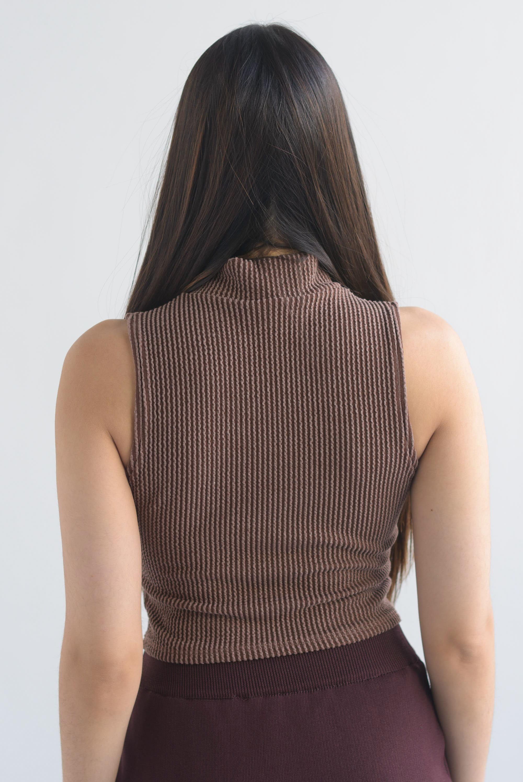 Top cuello alto canalé
