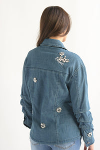 Fashion Styled Shacket manga drapeada joyas Denim