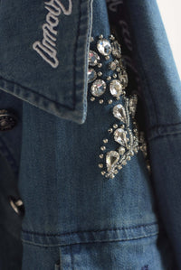 Fashion Styled Shacket manga drapeada joyas Denim