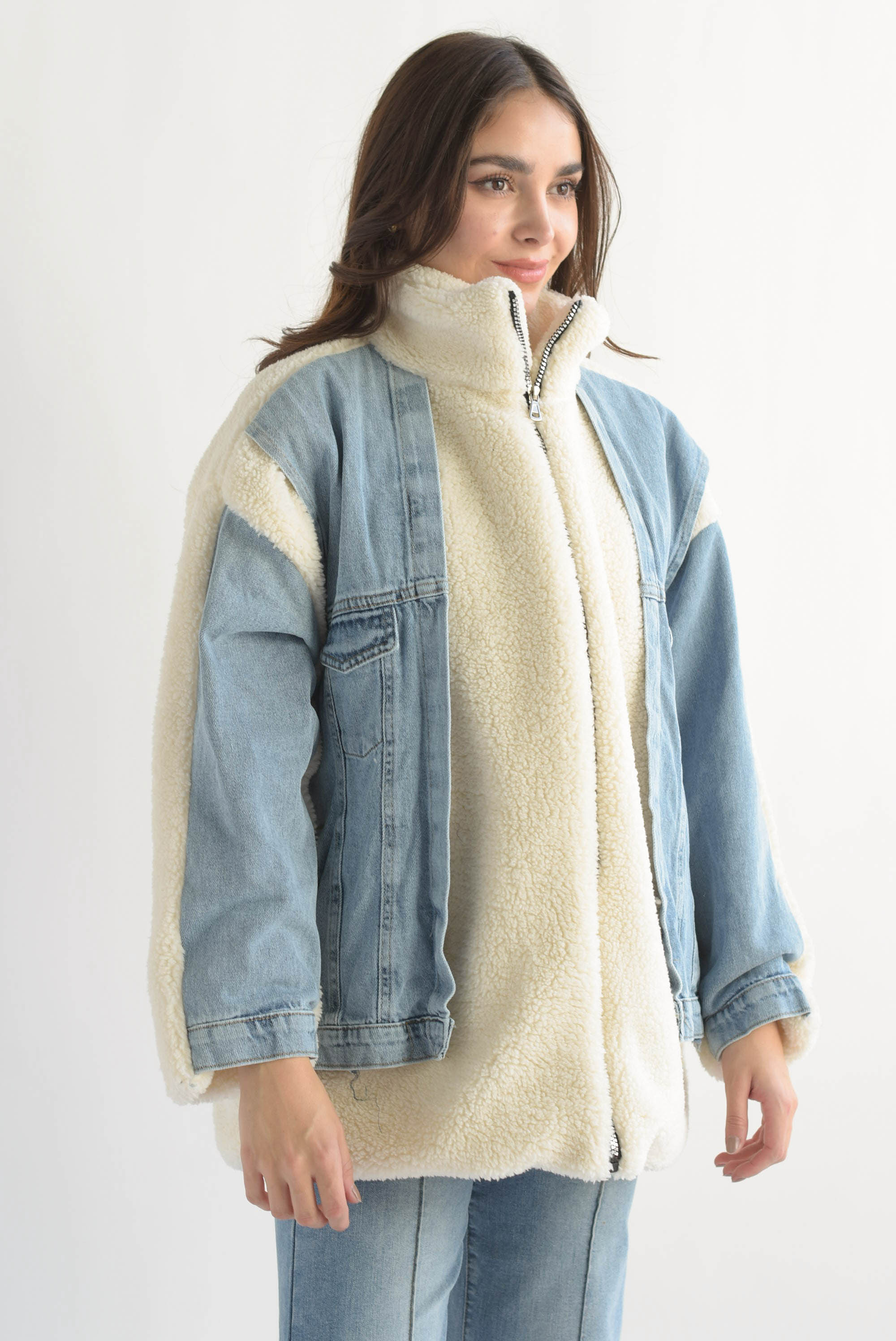 Chamarra borrega chaleco y mangas Denim