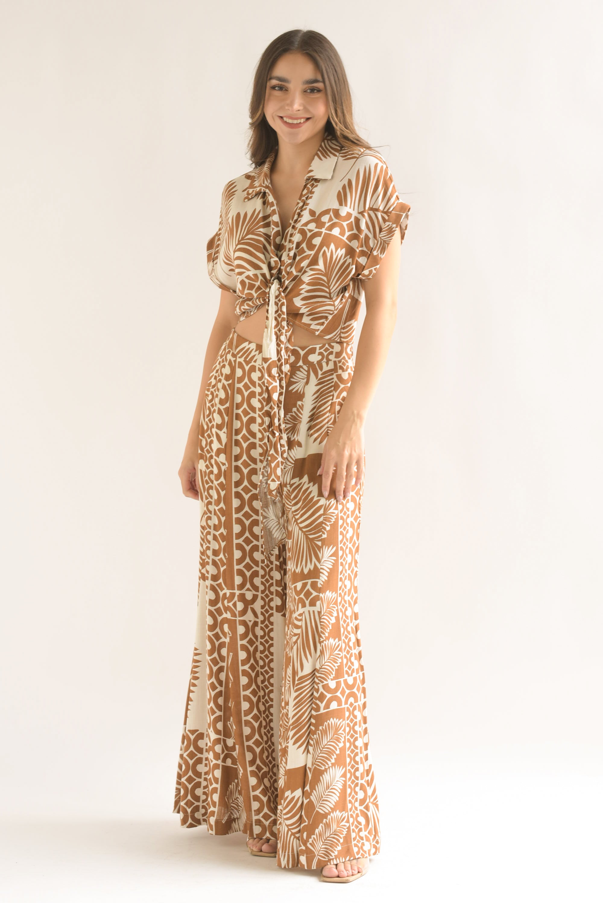 Set Pantalón wide y Blusa nudo palmeras Marrón