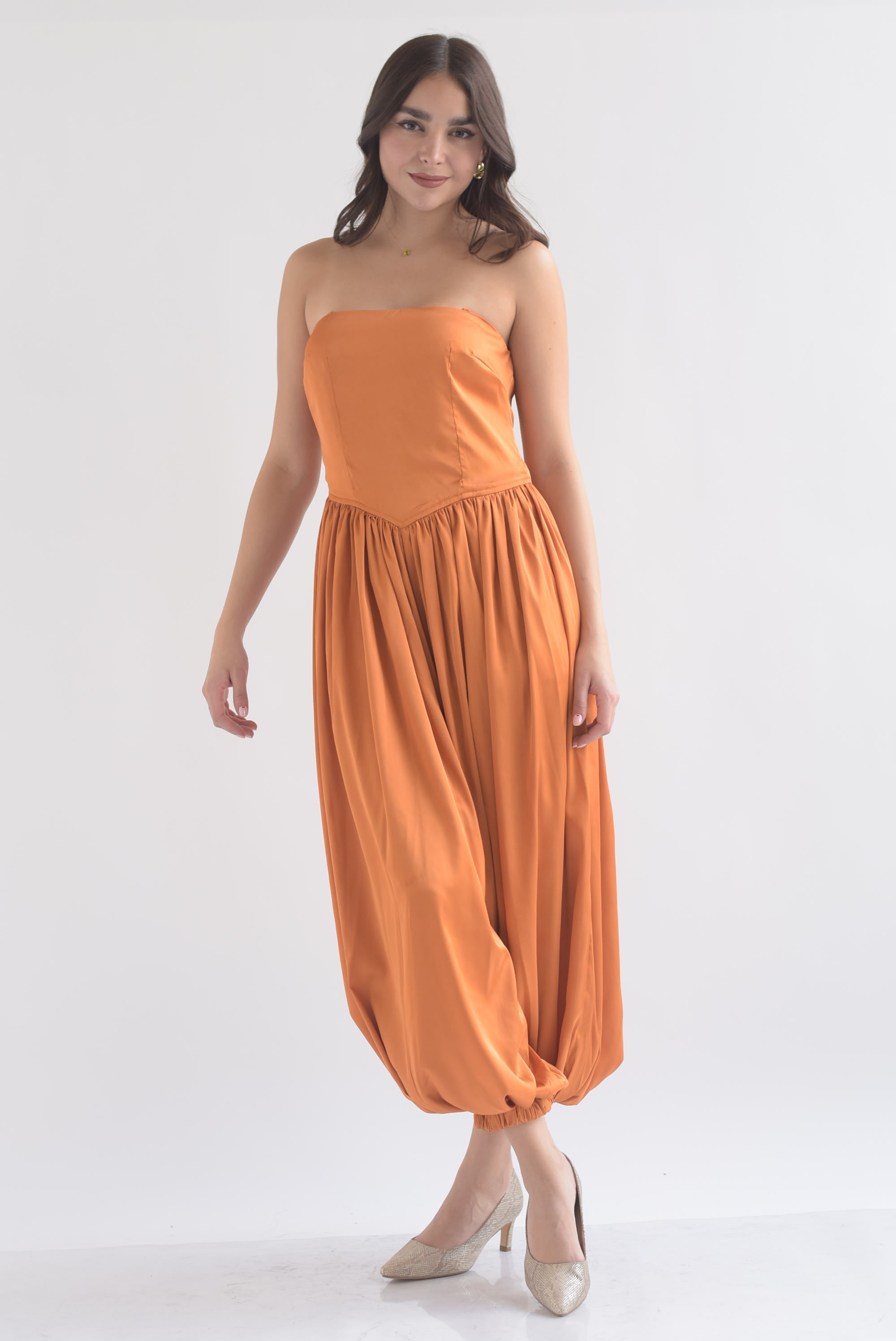 Jumpsuit globo strapless satín
