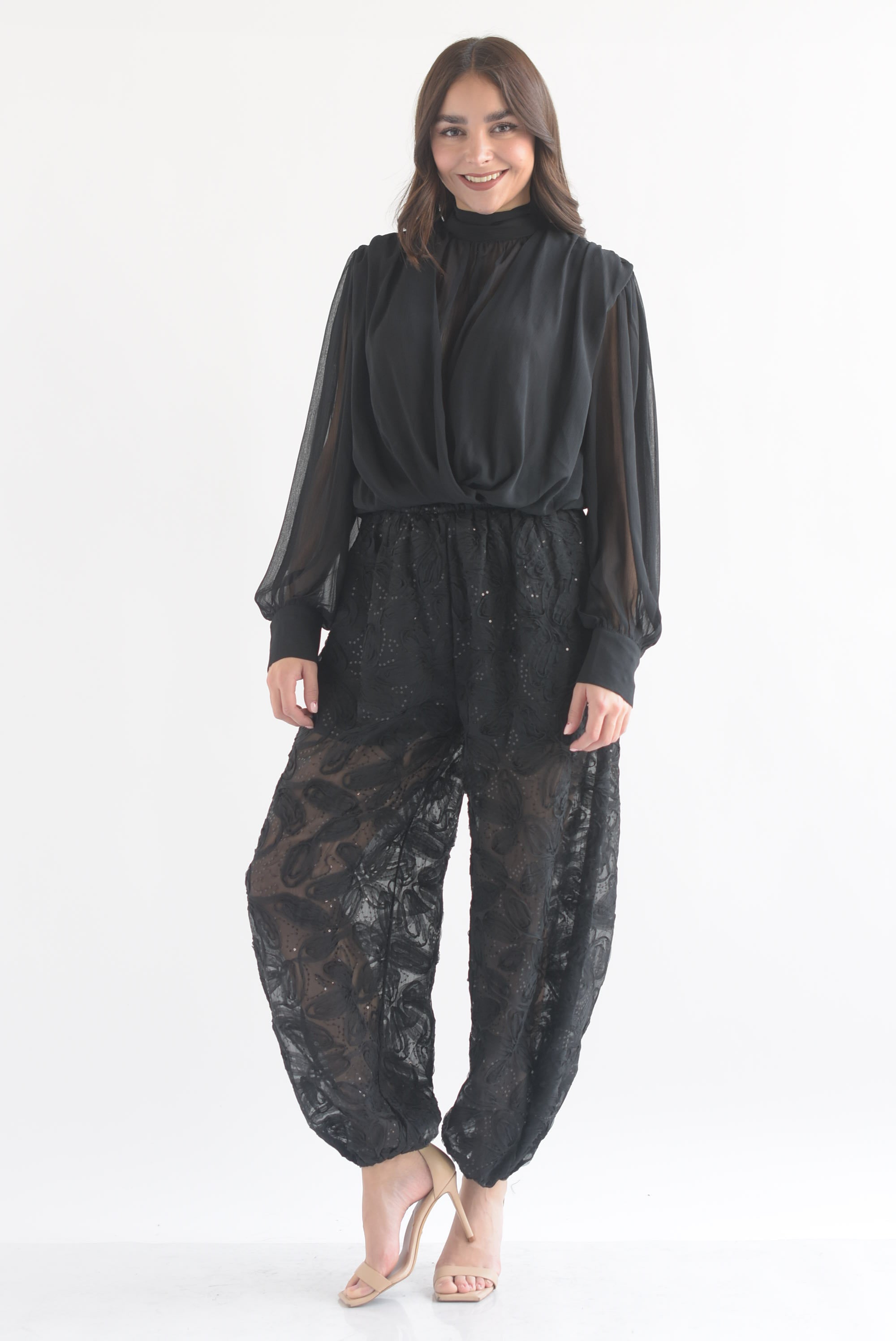 Set Pantalón globo bordado y Blusa drapeada