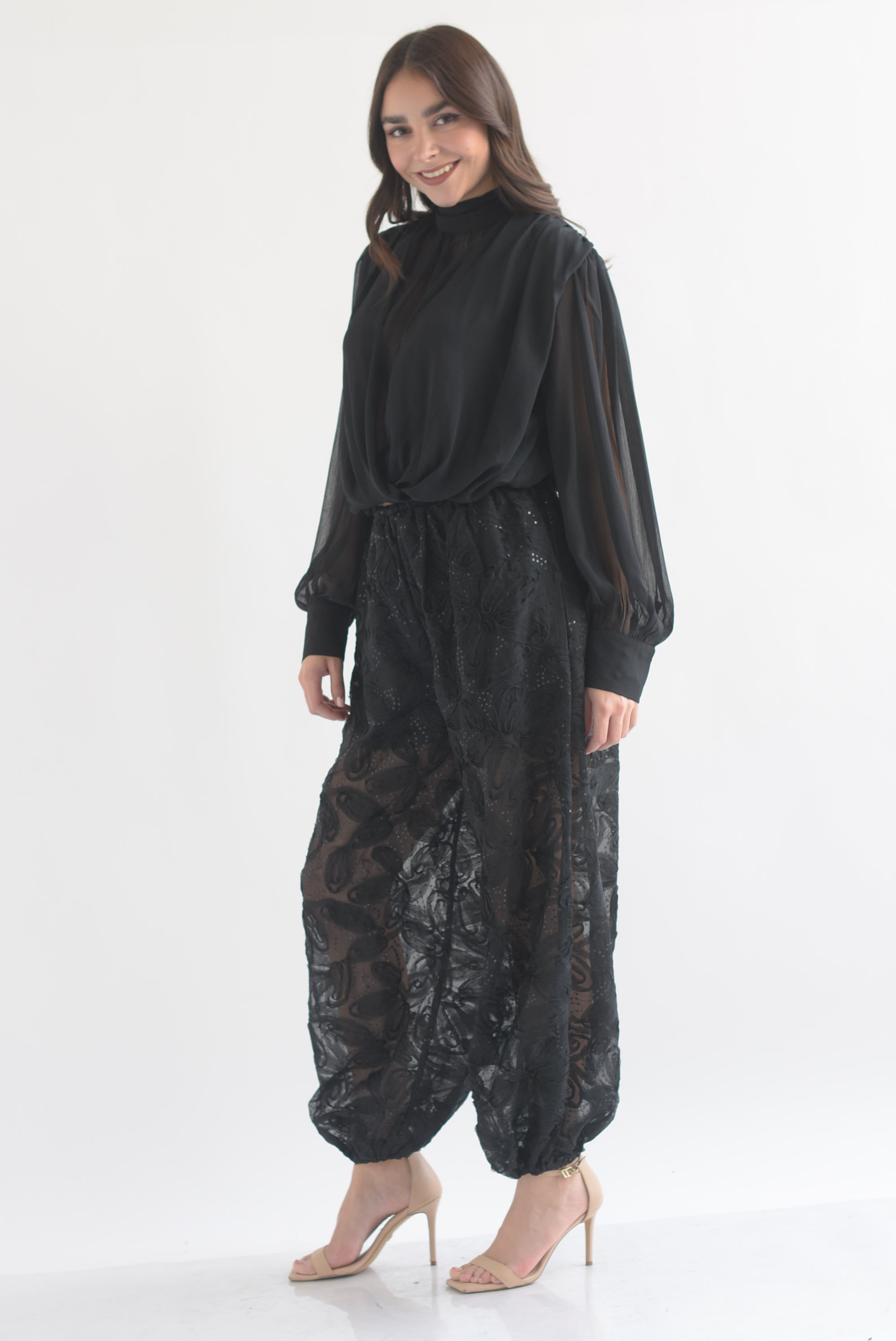 Set Pantalón globo bordado y Blusa drapeada