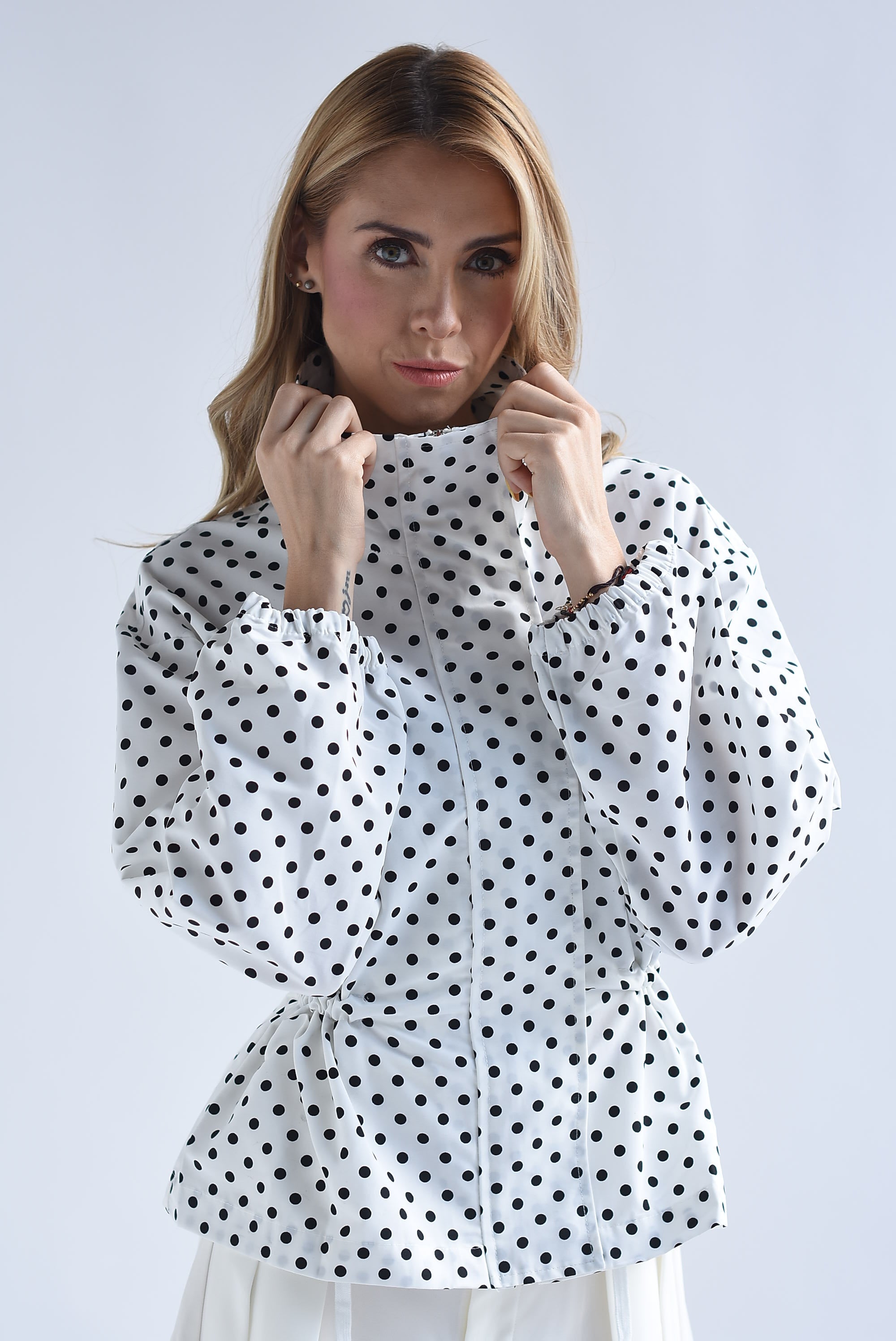 Chamarra jareta peplum polka dots