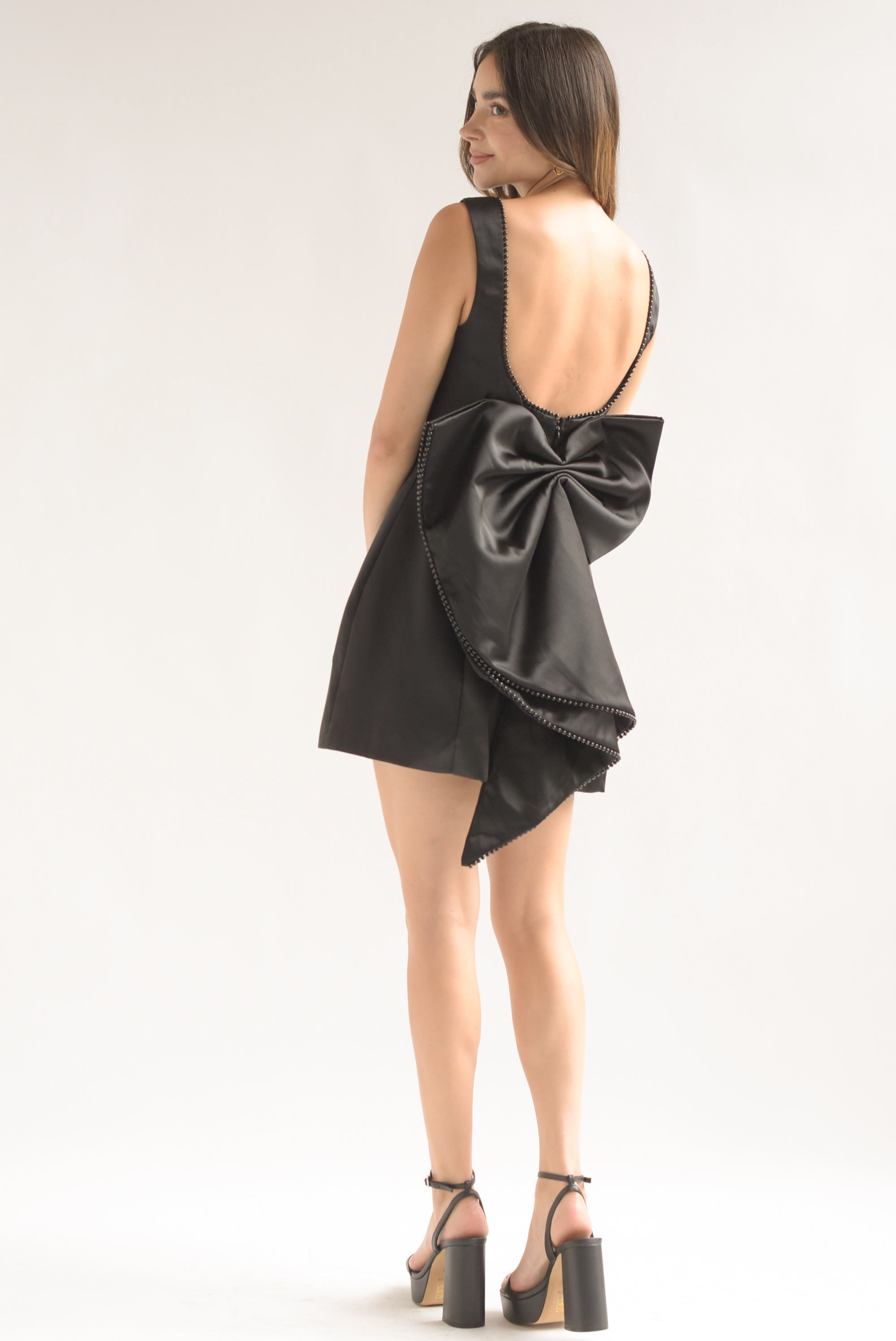 Vestido corto moño espalda Negro