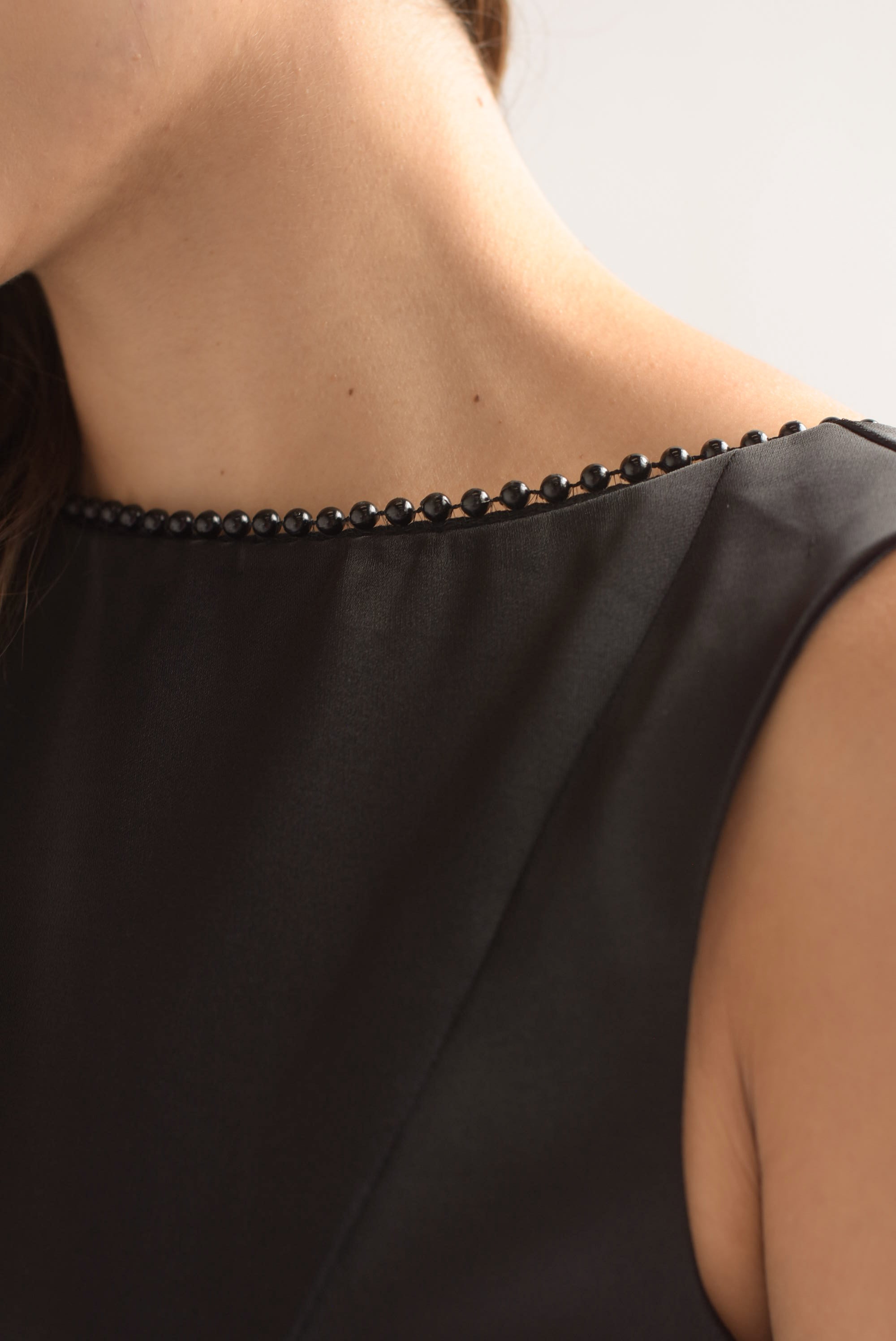 Vestido corto moño espalda Negro