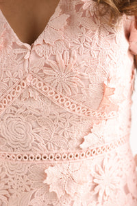 Fashion Styled Vestido midi sirena guipur Rosa Baby