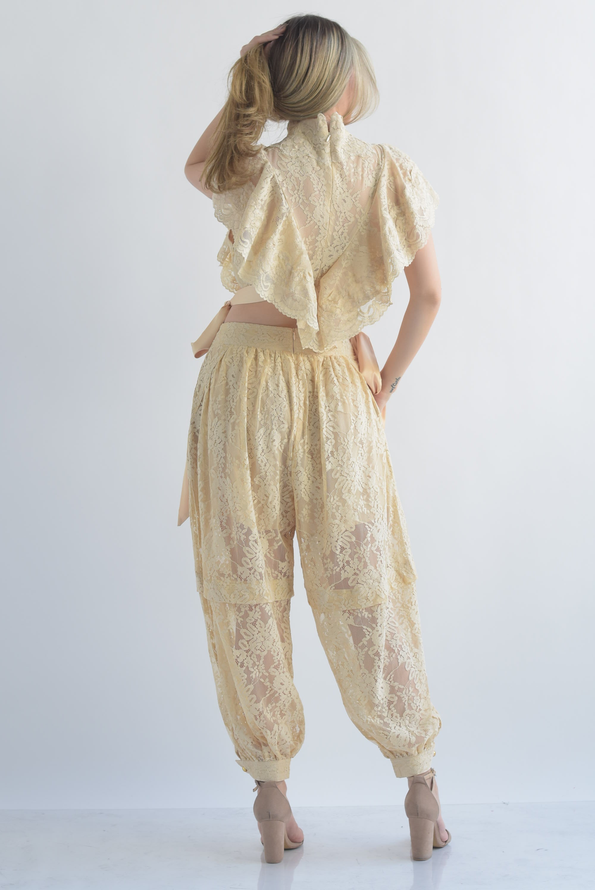 Set Pantalón globo y Blusa lazos encaje