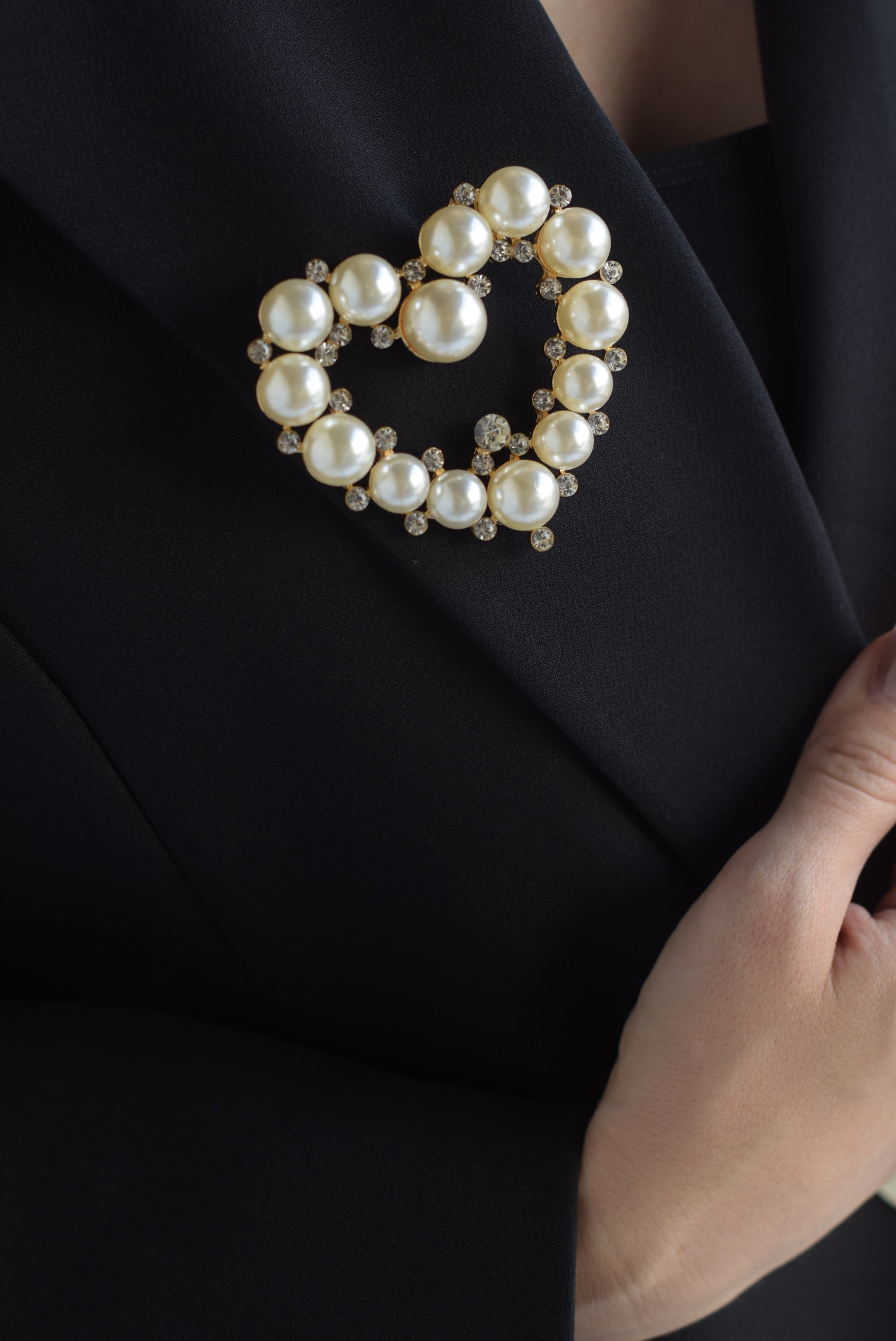 Broche corazón perlas y brillos