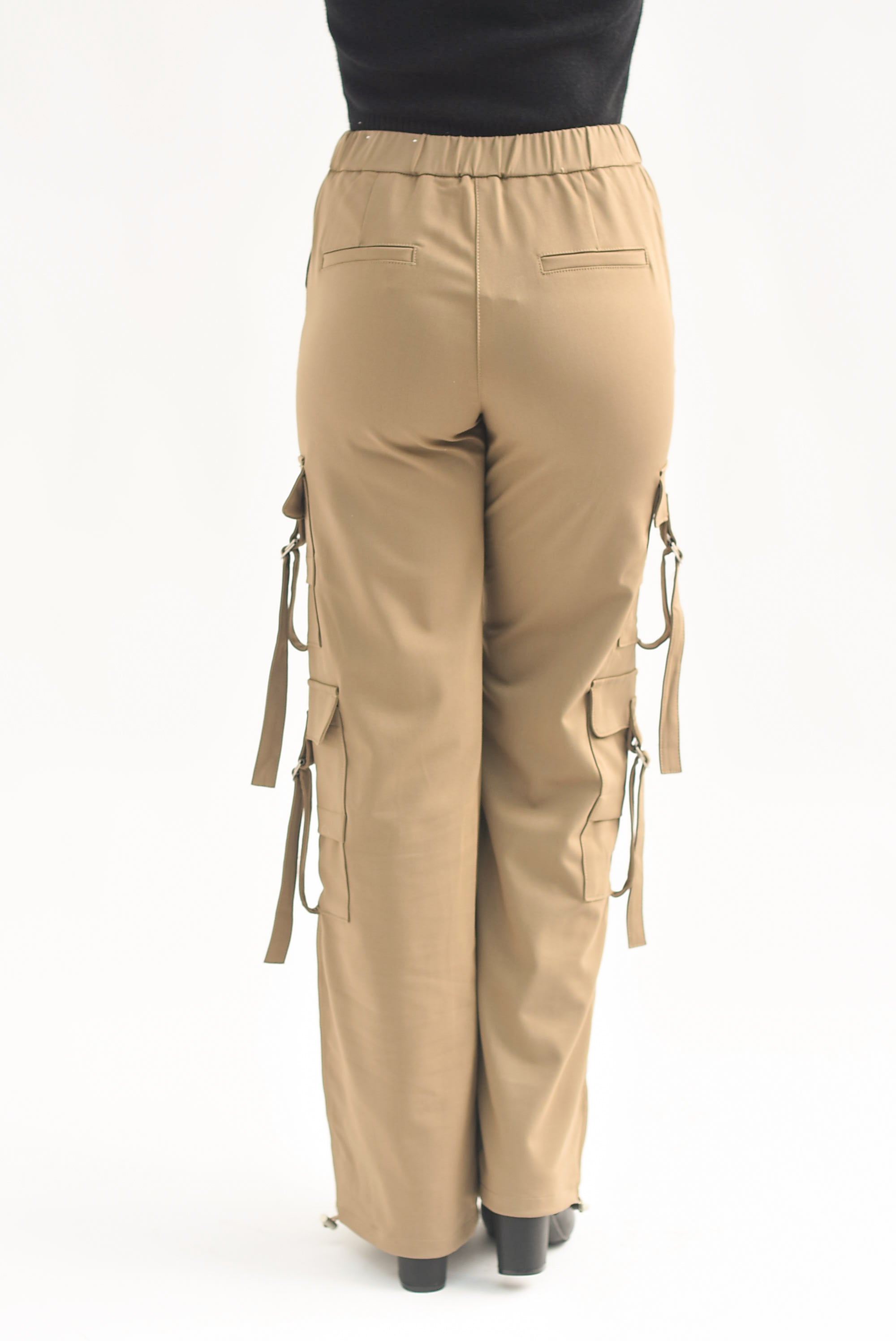 Pantalón parachute cargo gabardina Olivo