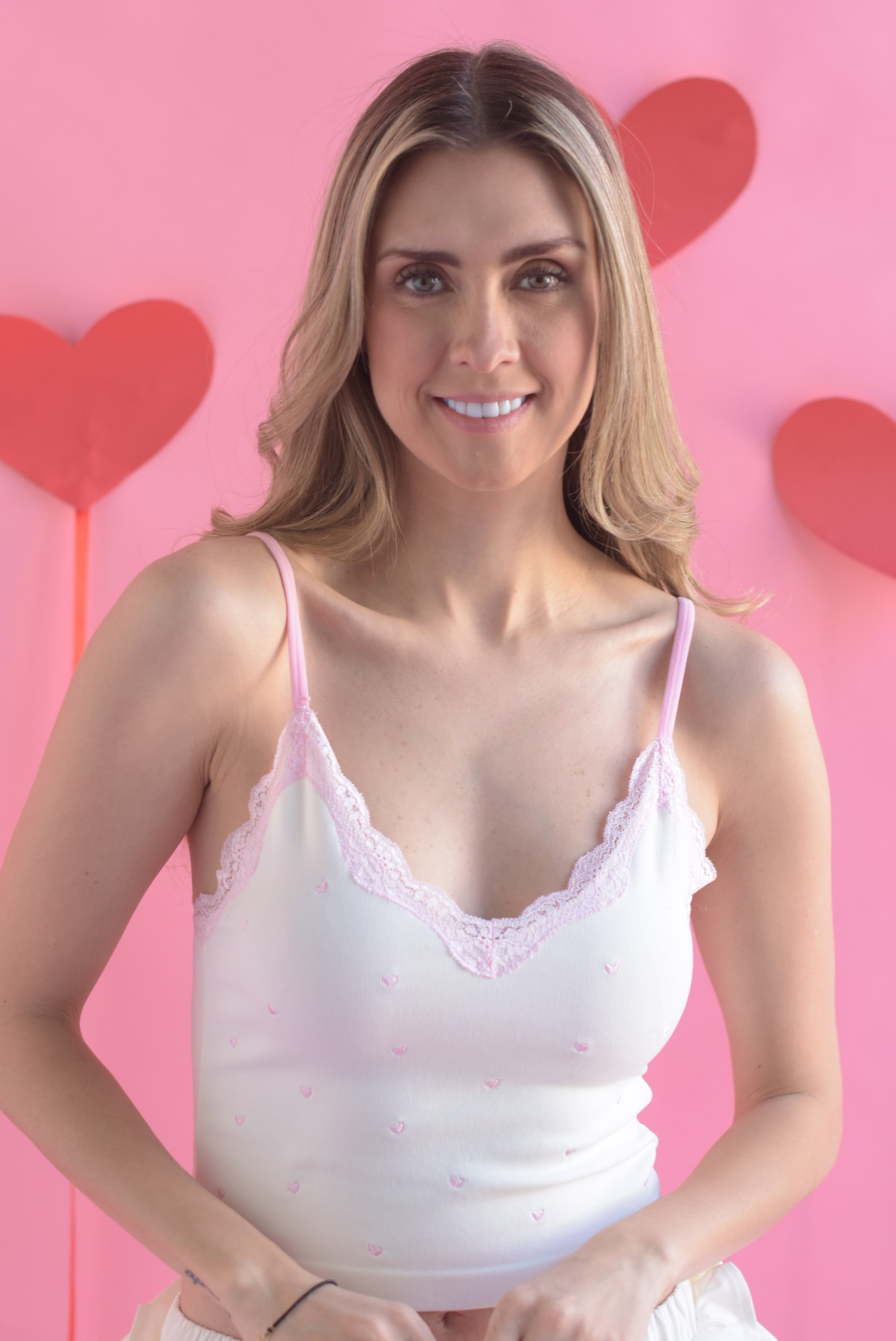 Top tirantes bordado corazones