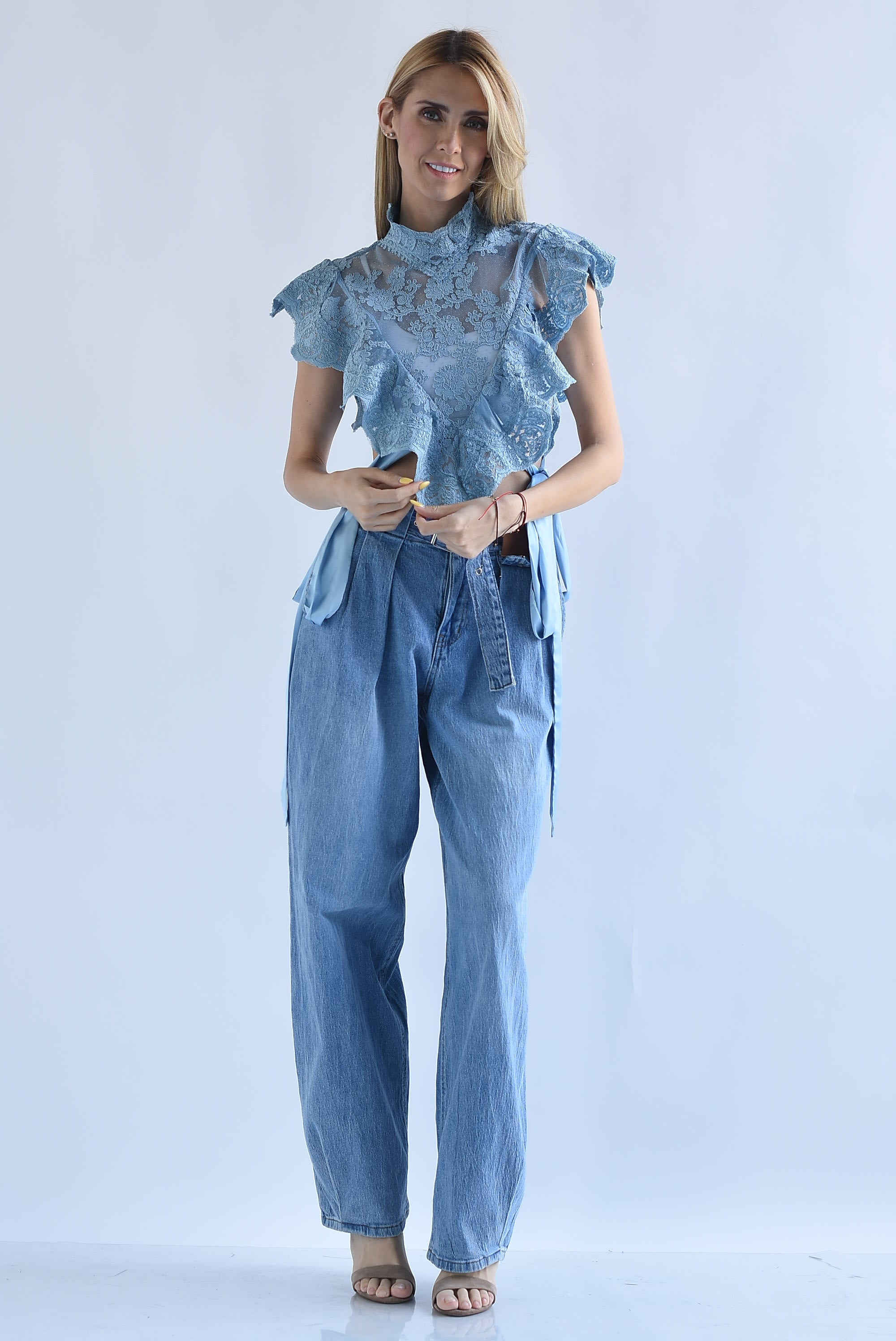 Blusa lazos encaje