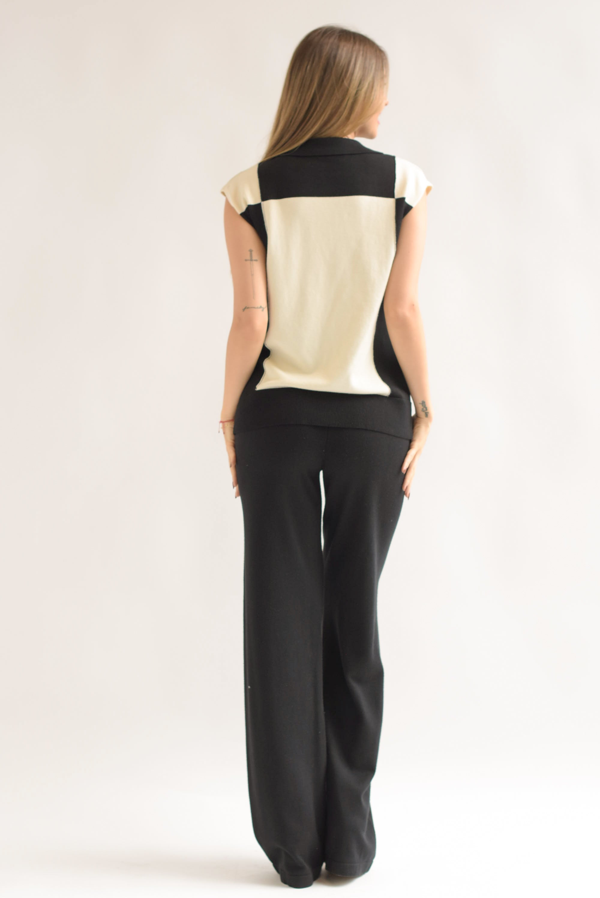 Set Pantalón y Sweater sin manga cuadros Black & White