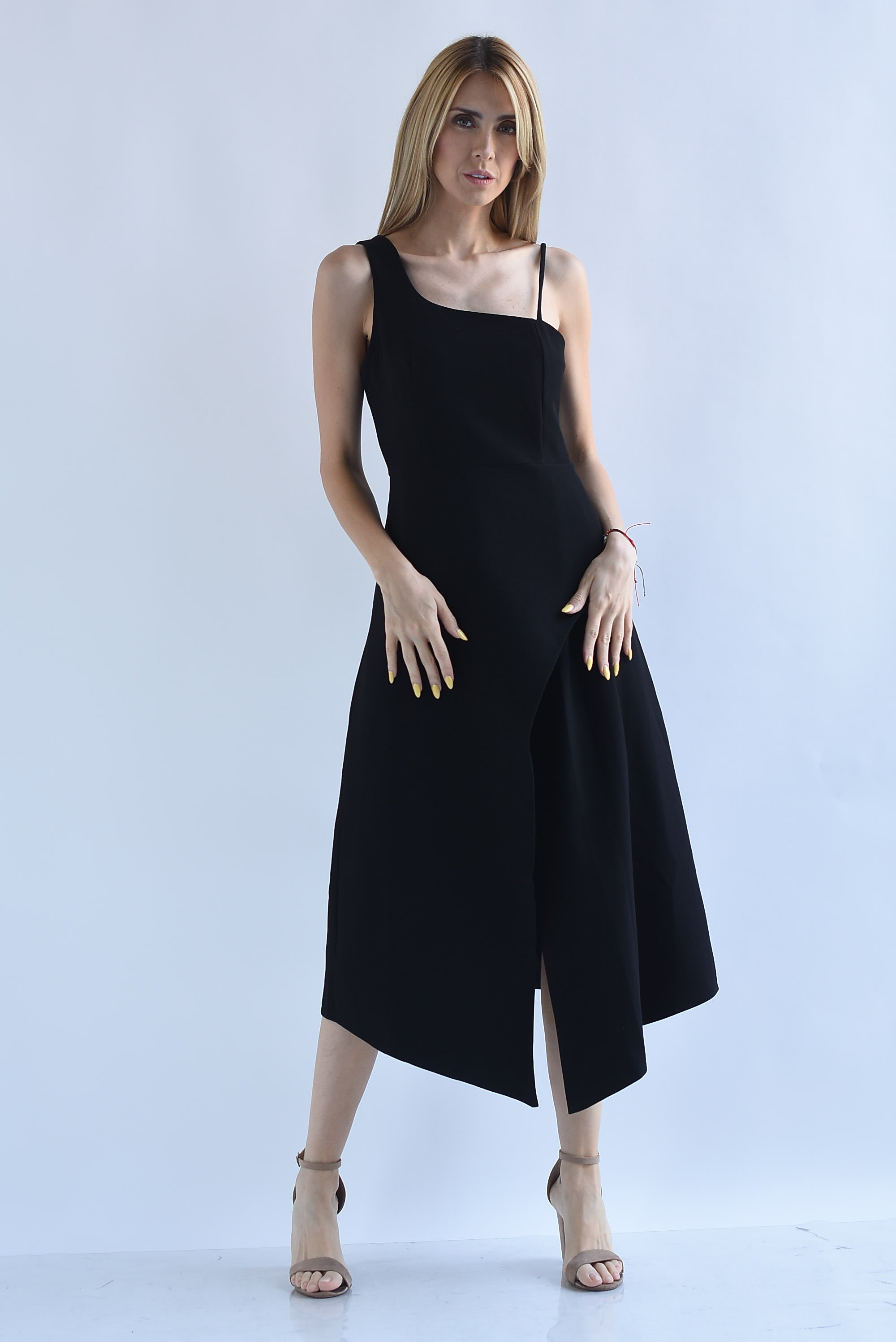 Set Vestido asimétrico y Capa blanca