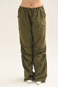 Fashion Styled Pantalón Parachute doble jareta Verde Militar